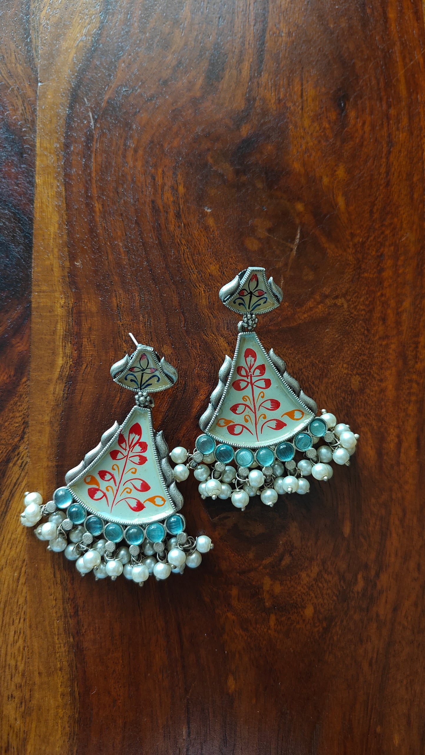 Painted earrings with pearl hangings