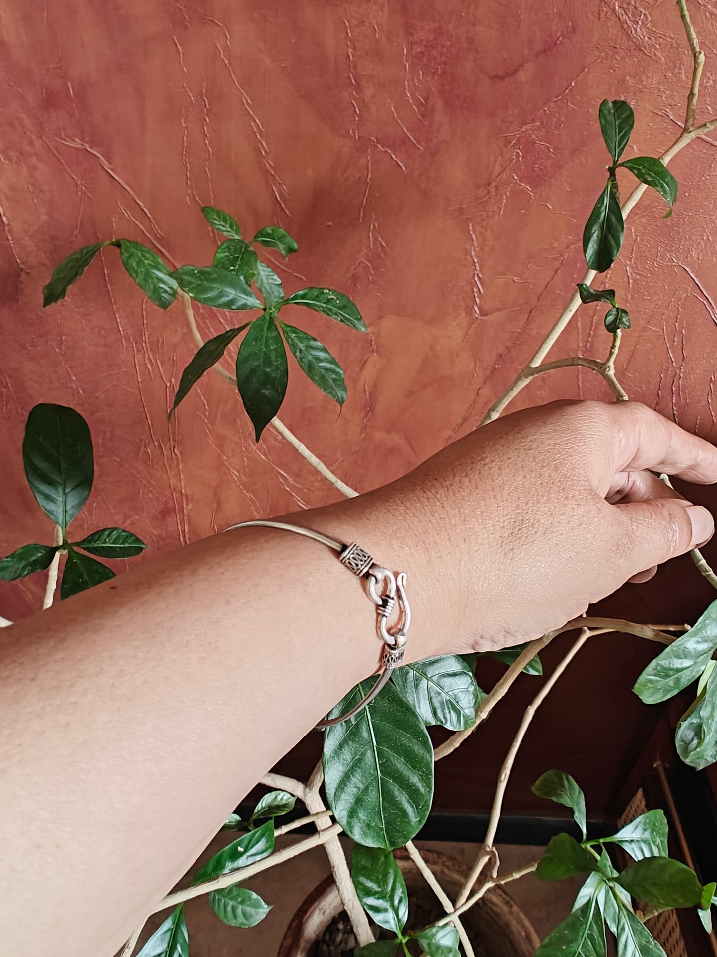 Silver bracelet with a chain design