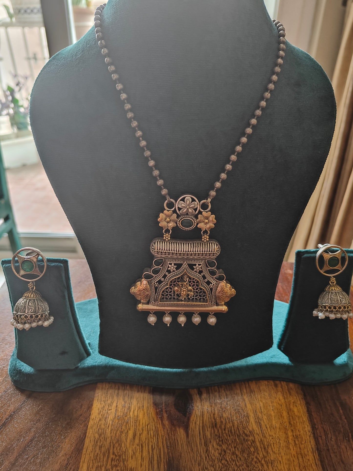 Darshi Krishna set in dual tone