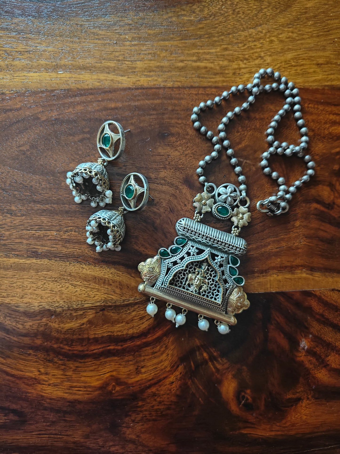 Darshi Krishna set in dual tone