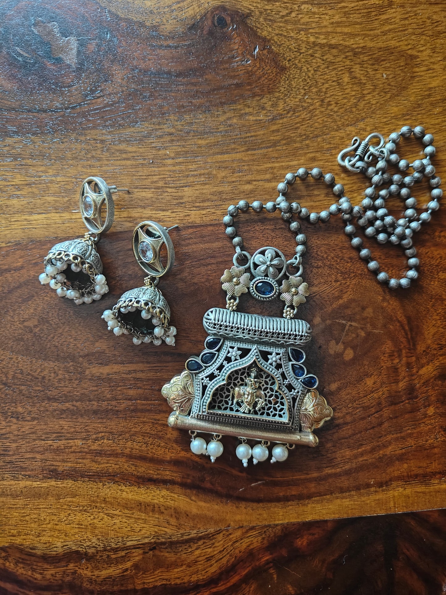 Darshi Krishna set in dual tone