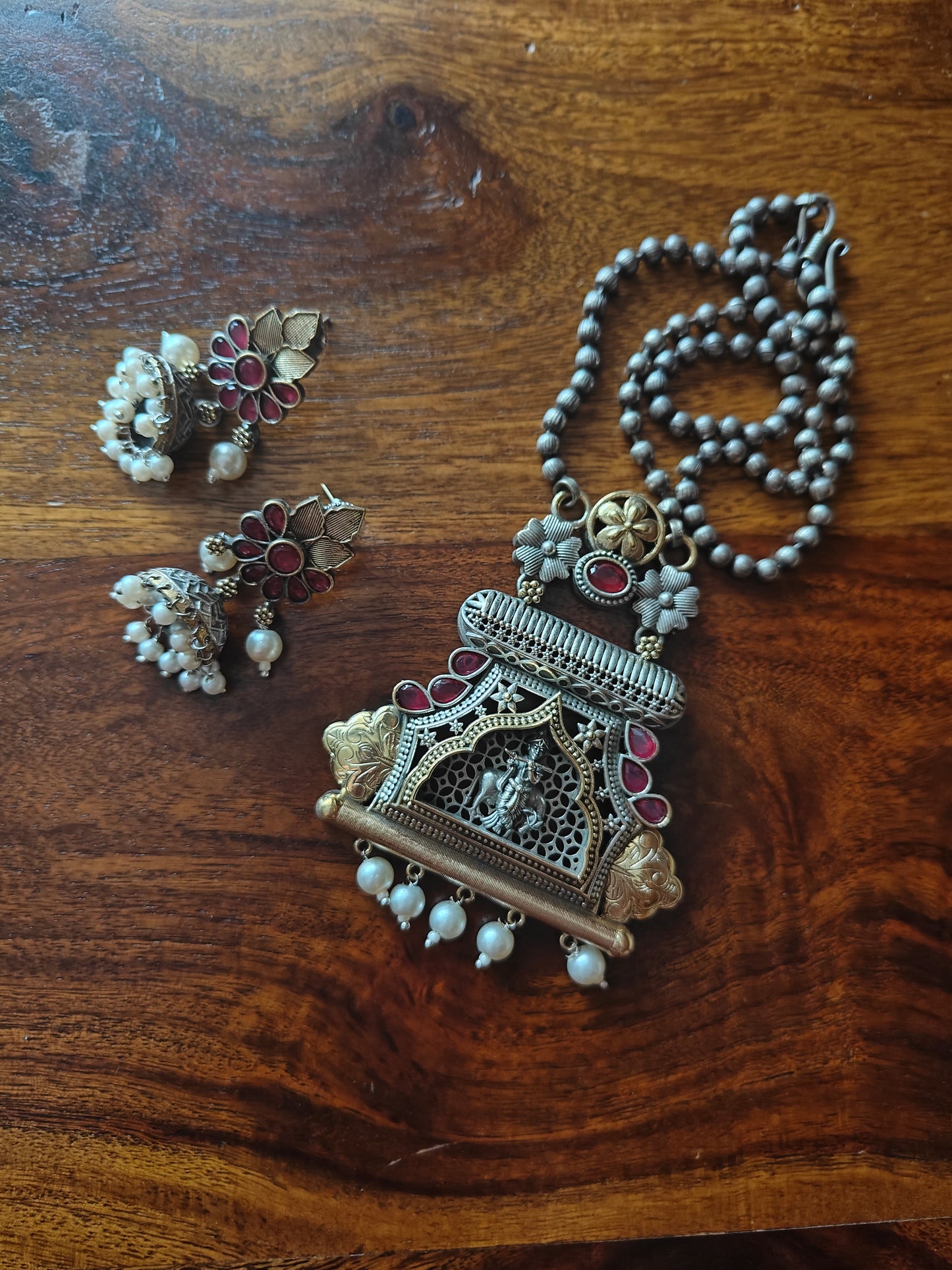 Darshi Krishna set in dual tone