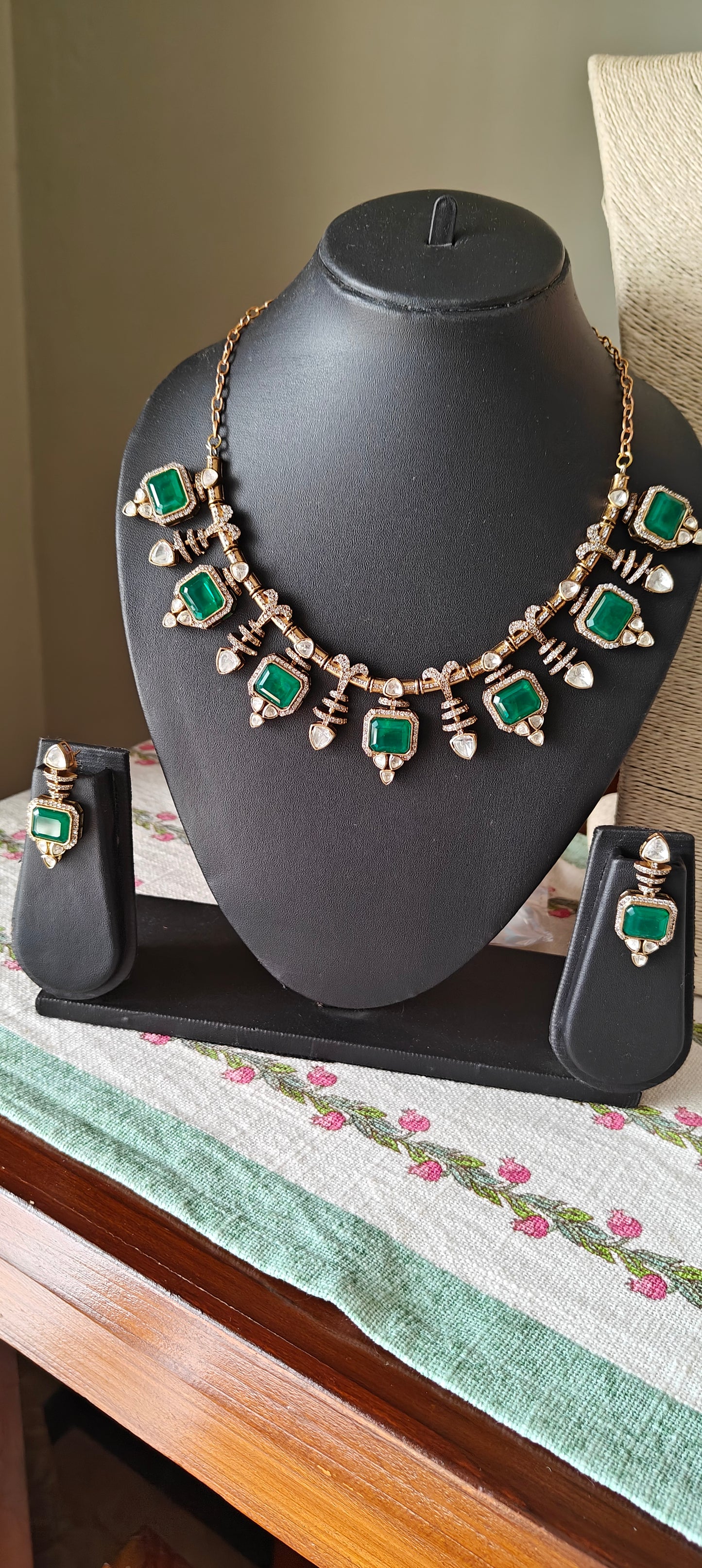Bhavya necklace set with emerald stone and moissanite