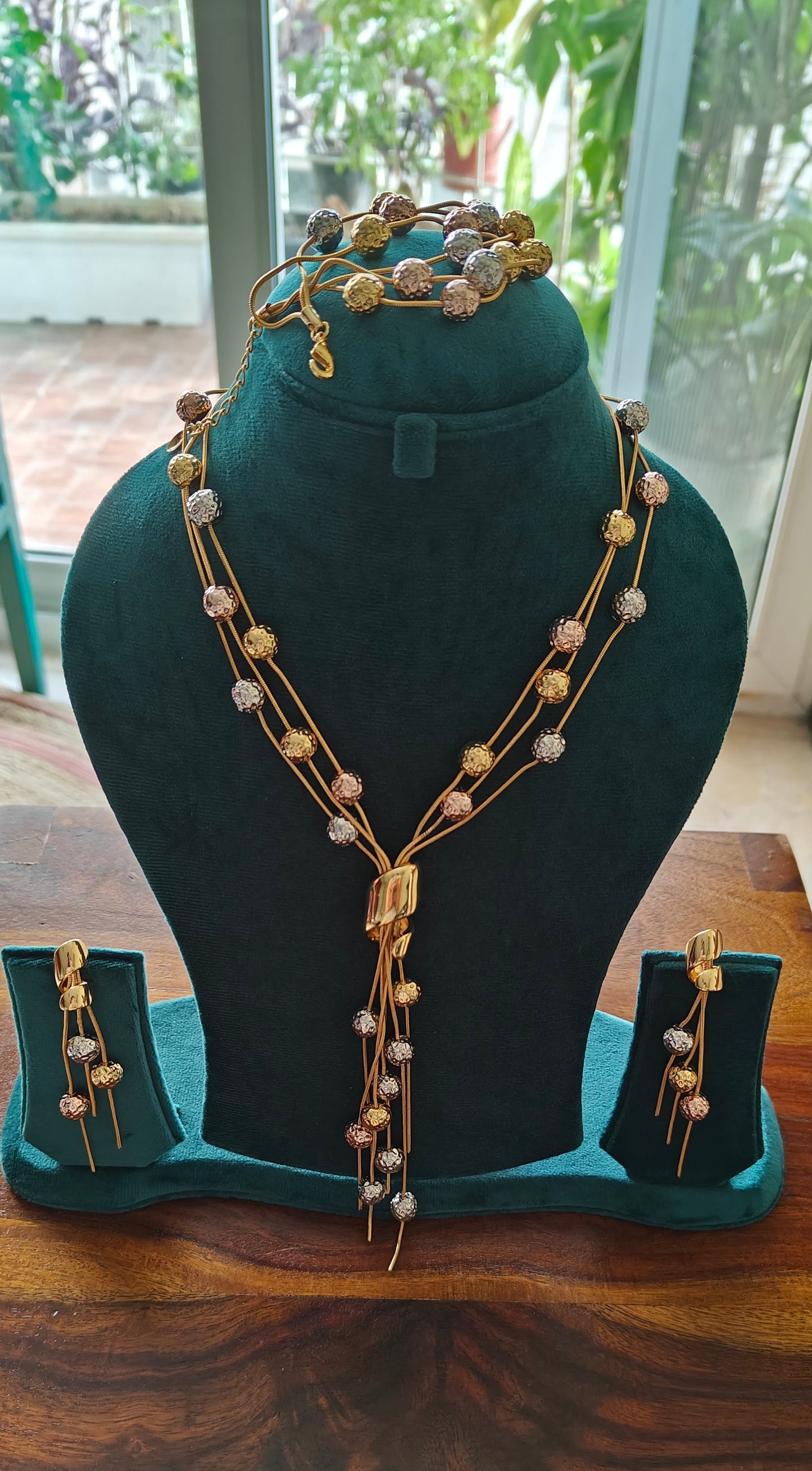 Karabi set with multiple chains and balls