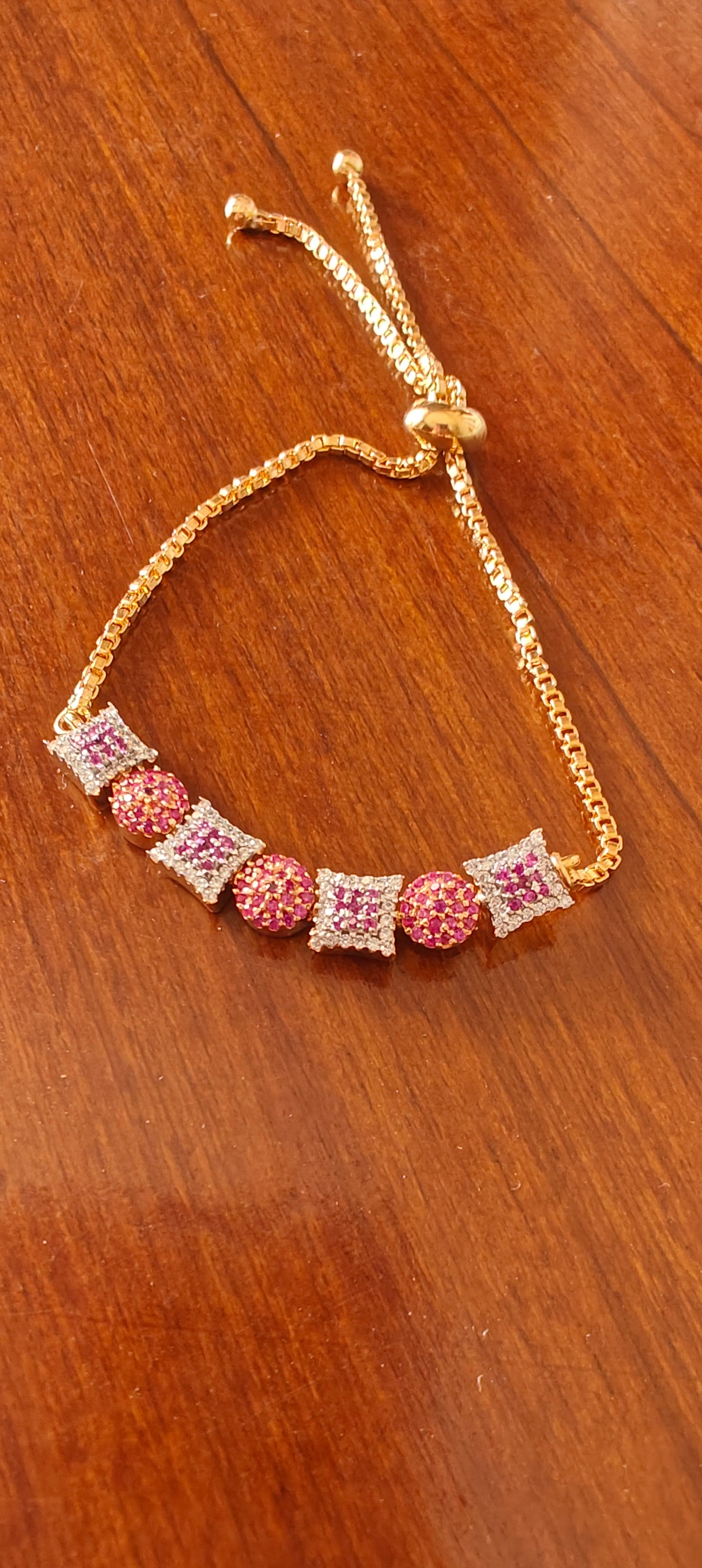 Bracelet with Cz in square and round pieces