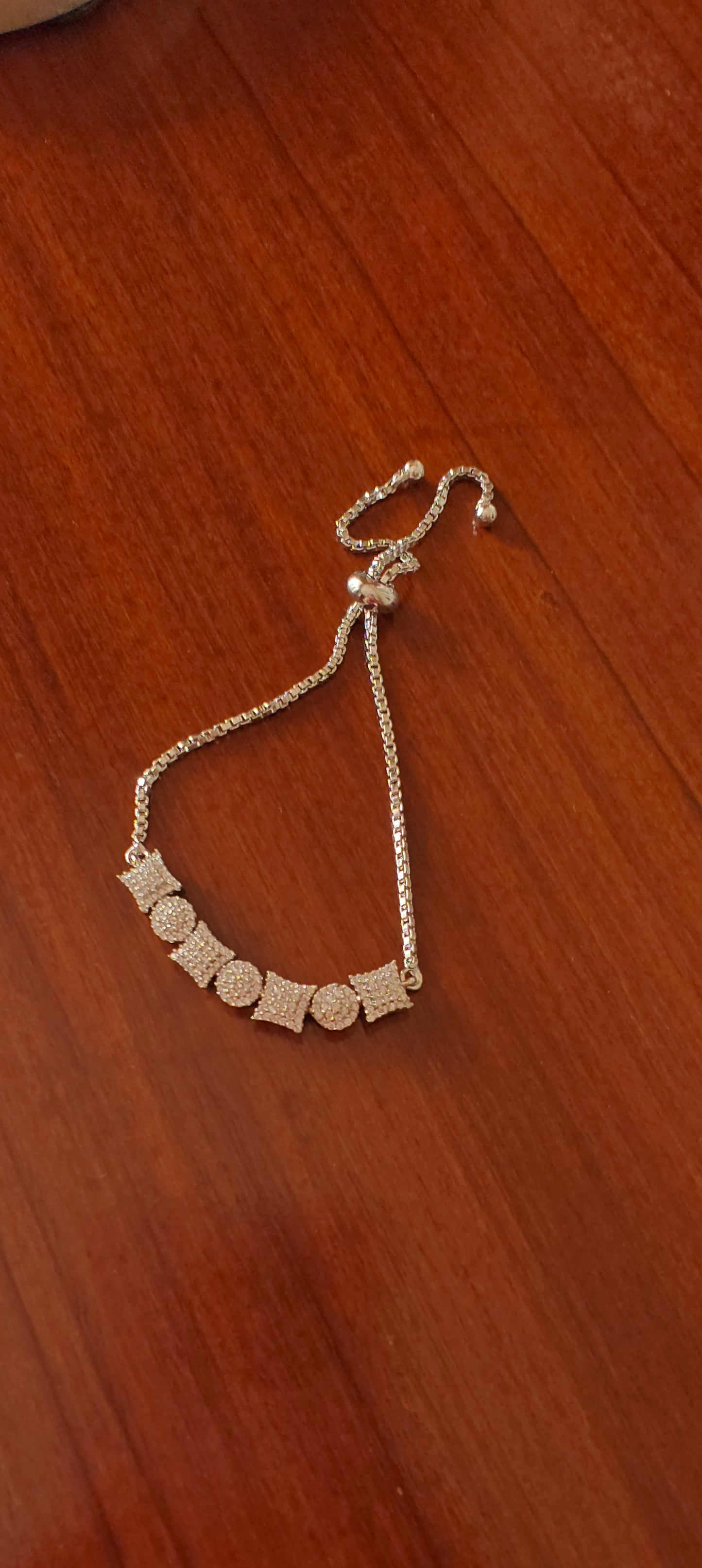 Bracelet with Cz in square and round pieces