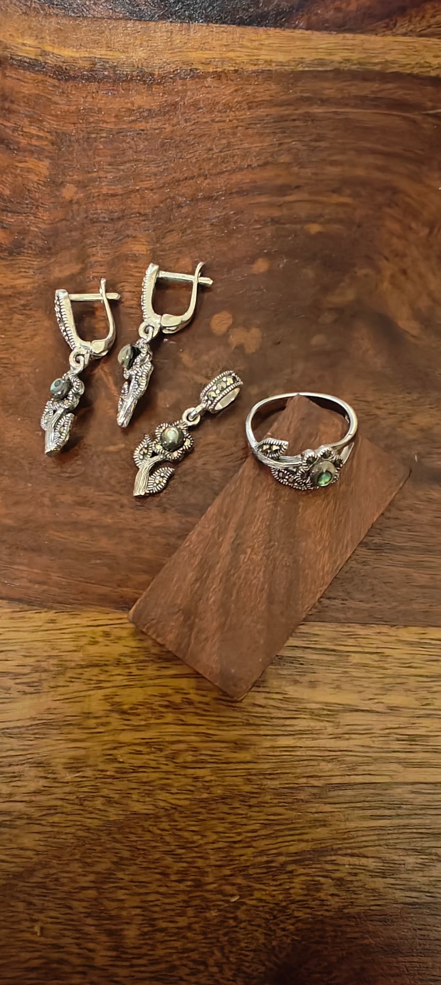 Phool silver set with malachite (includes earrings, pendant and ring)