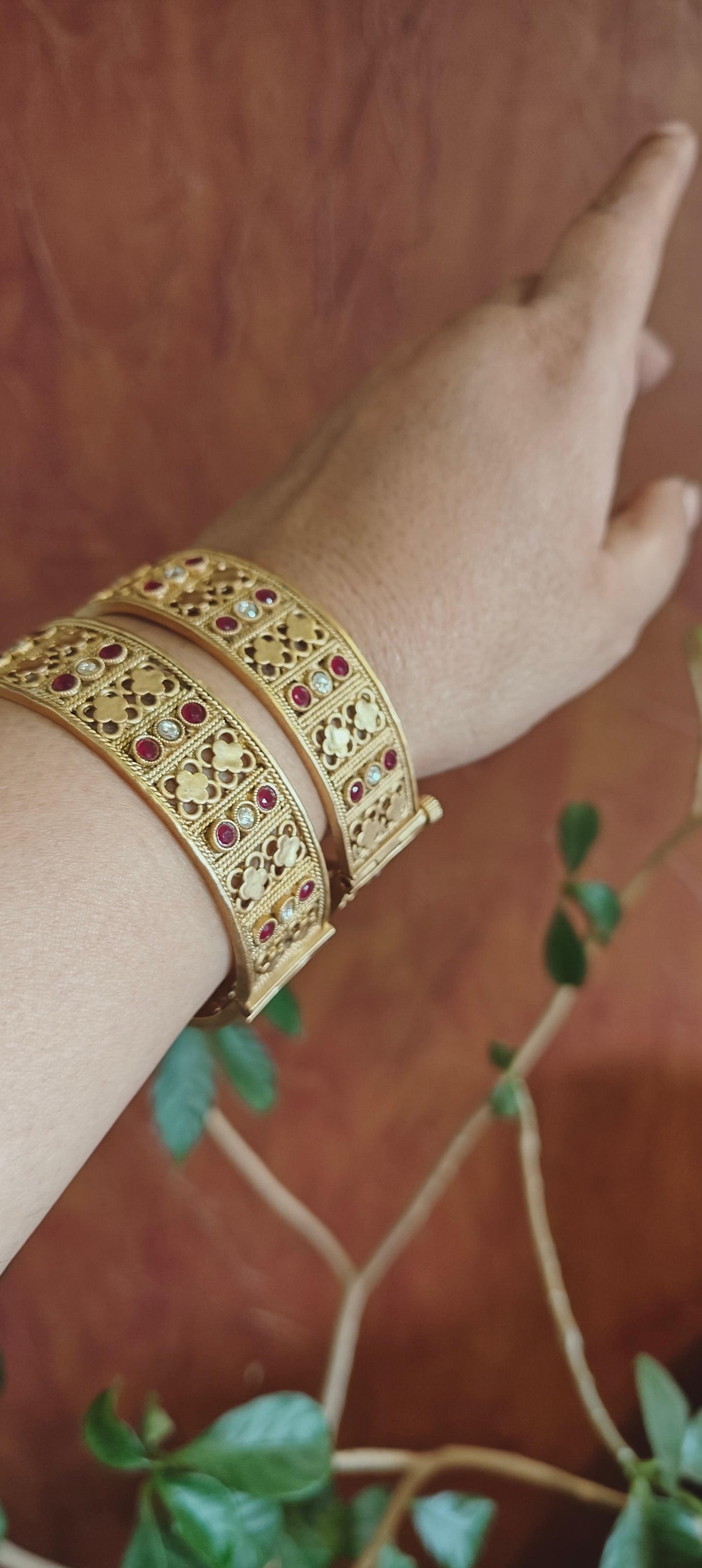 Golden karas with zali work and kundan(2pc)