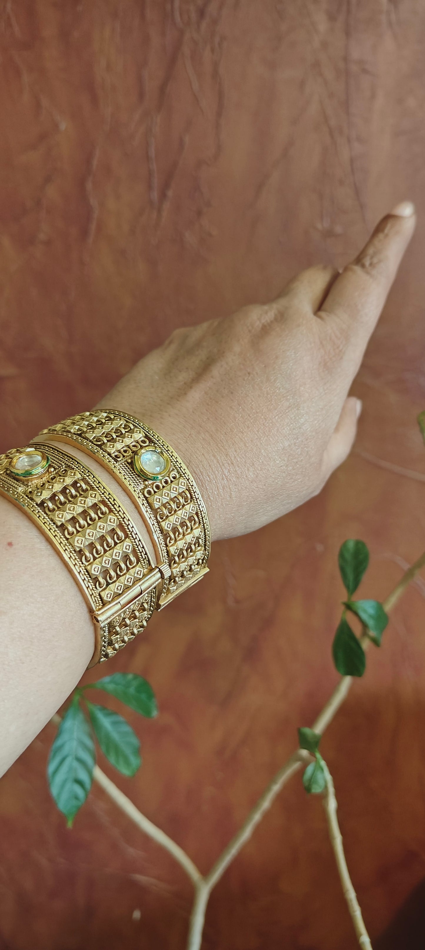 Antique finish golden karas with zali work and kundan(2pc)
