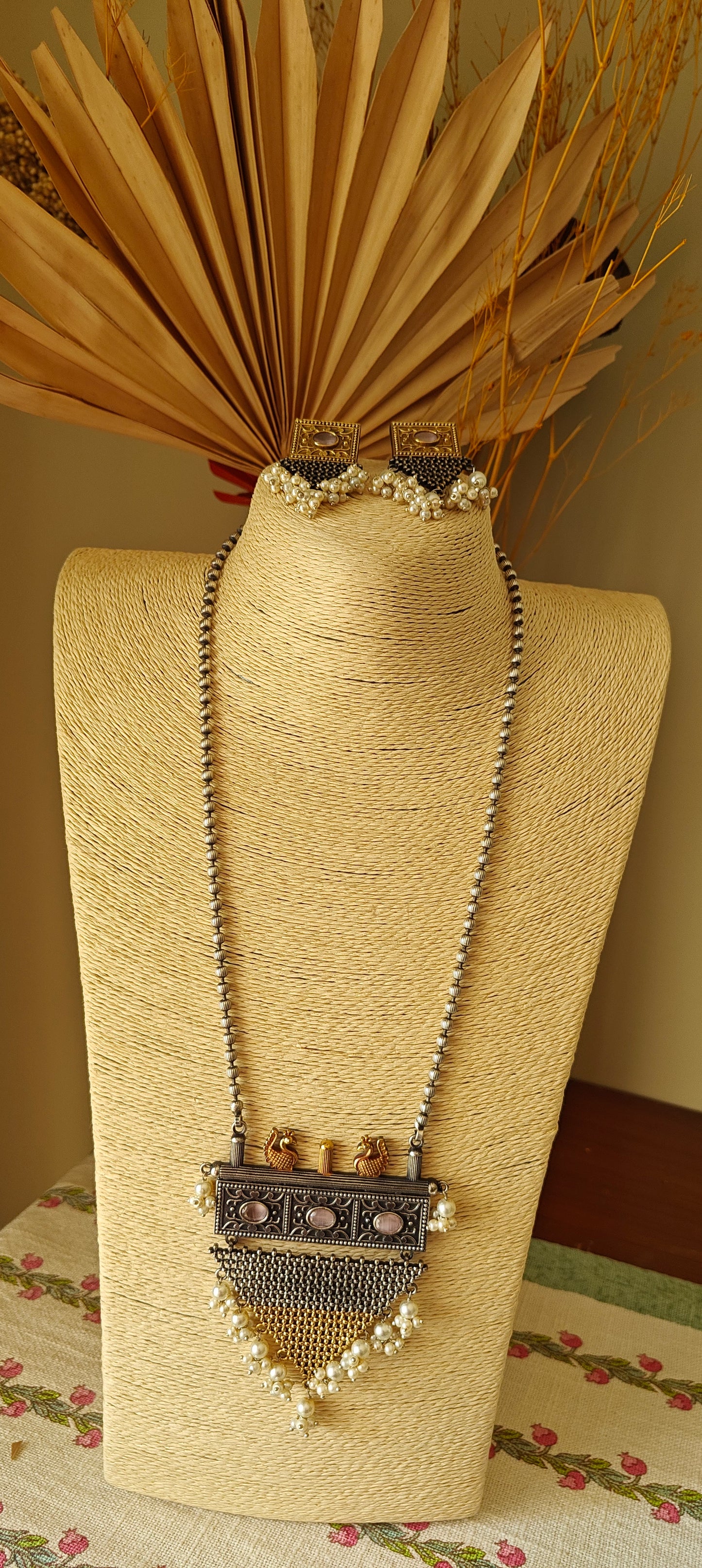 Dual tone set with beads chain and red/ pink stones
