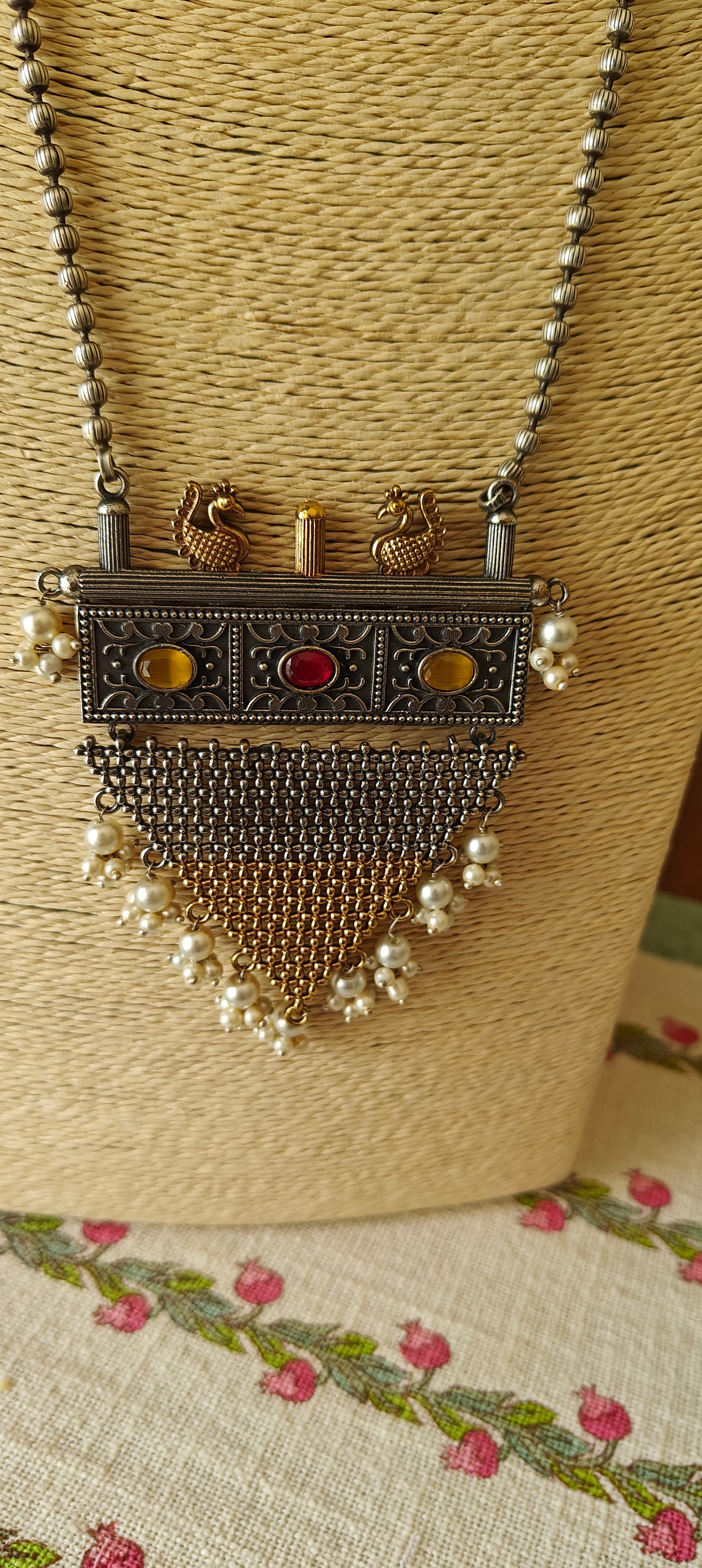 Dual tone set with beads chain and red/ pink stones