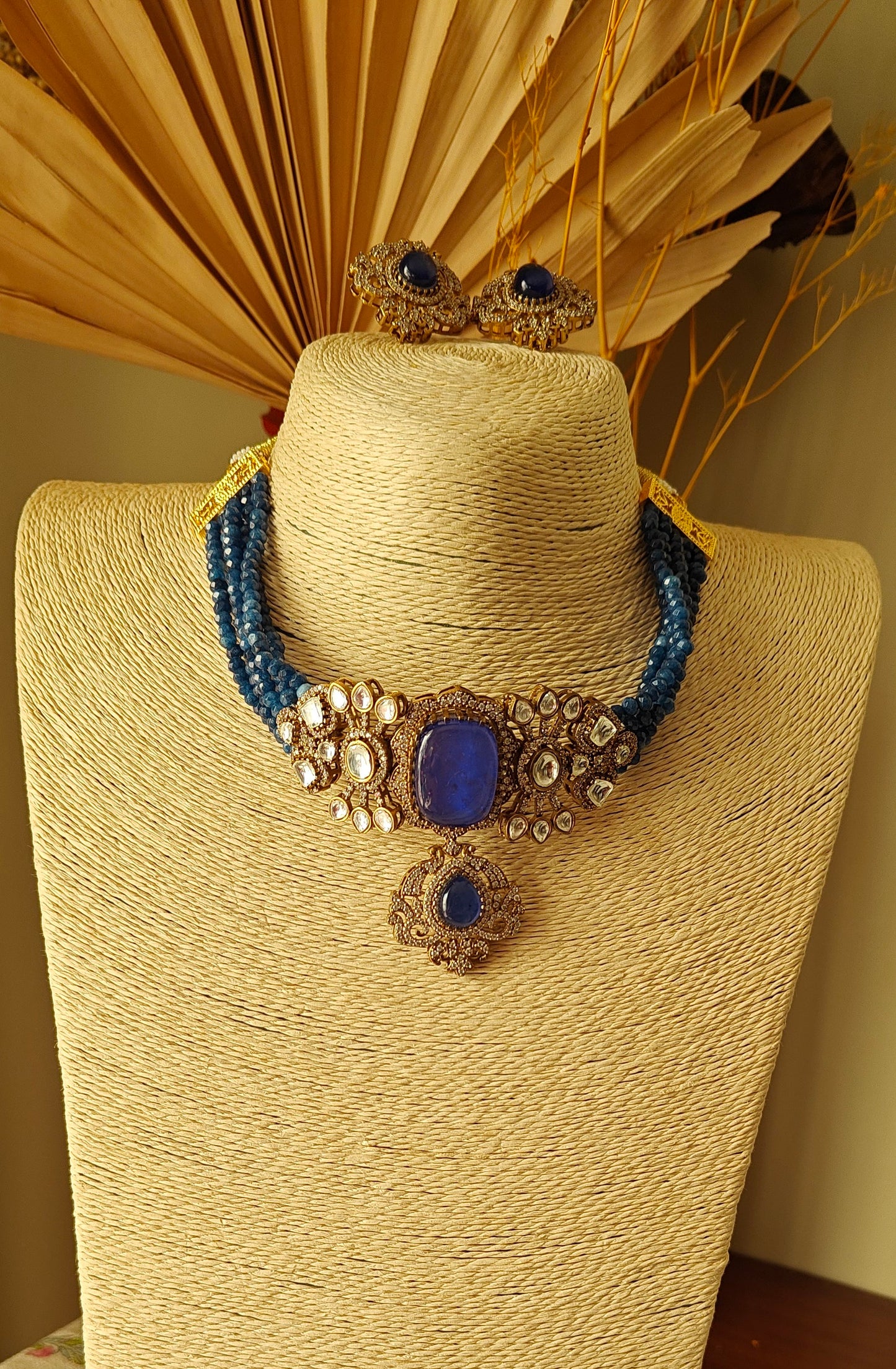 Lochan chocker with blue stones and moissanite