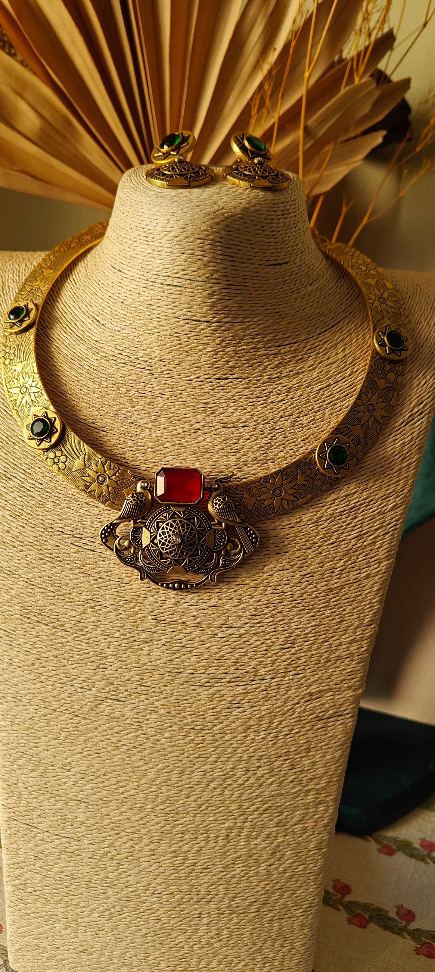 Chinmayi hastli set in antique finish