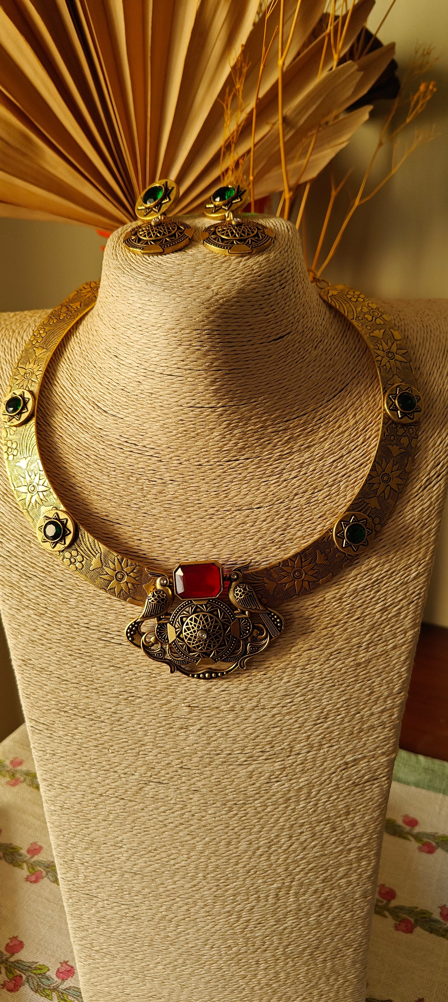 Chinmayi hastli set in antique finish