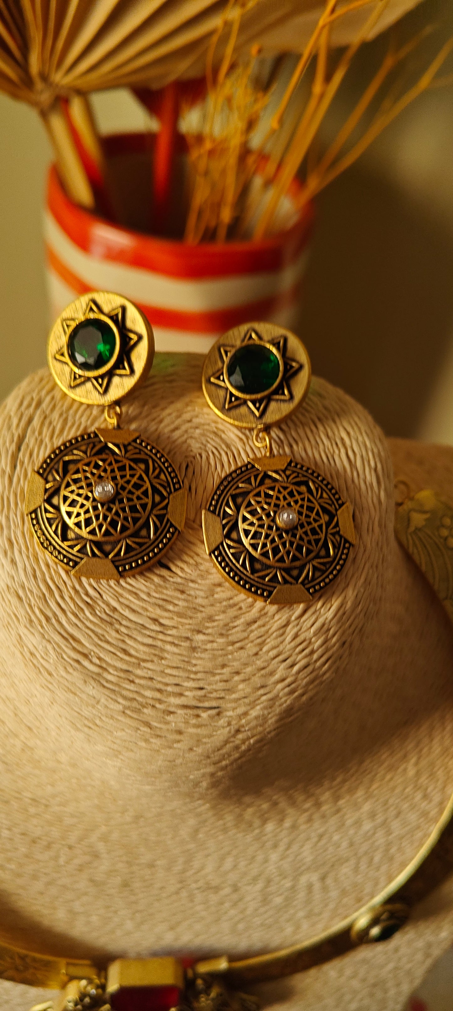 Chinmayi hastli set in antique finish