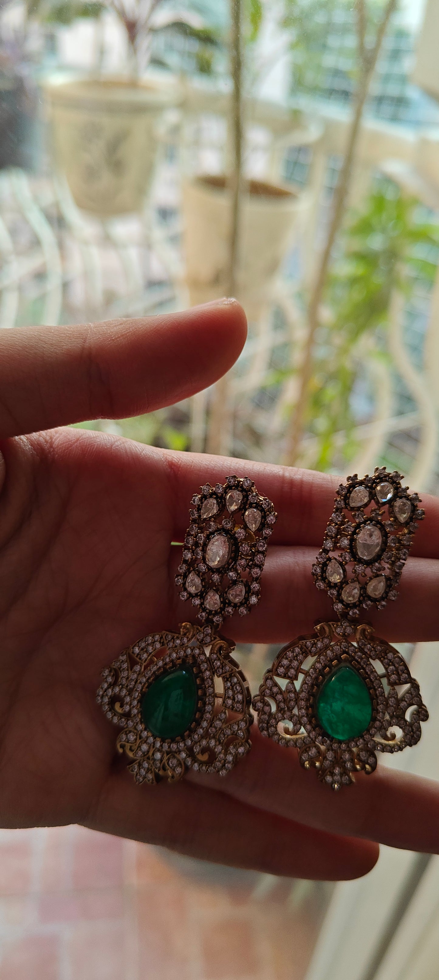 Jigya victorian set with coloured strings and kundan