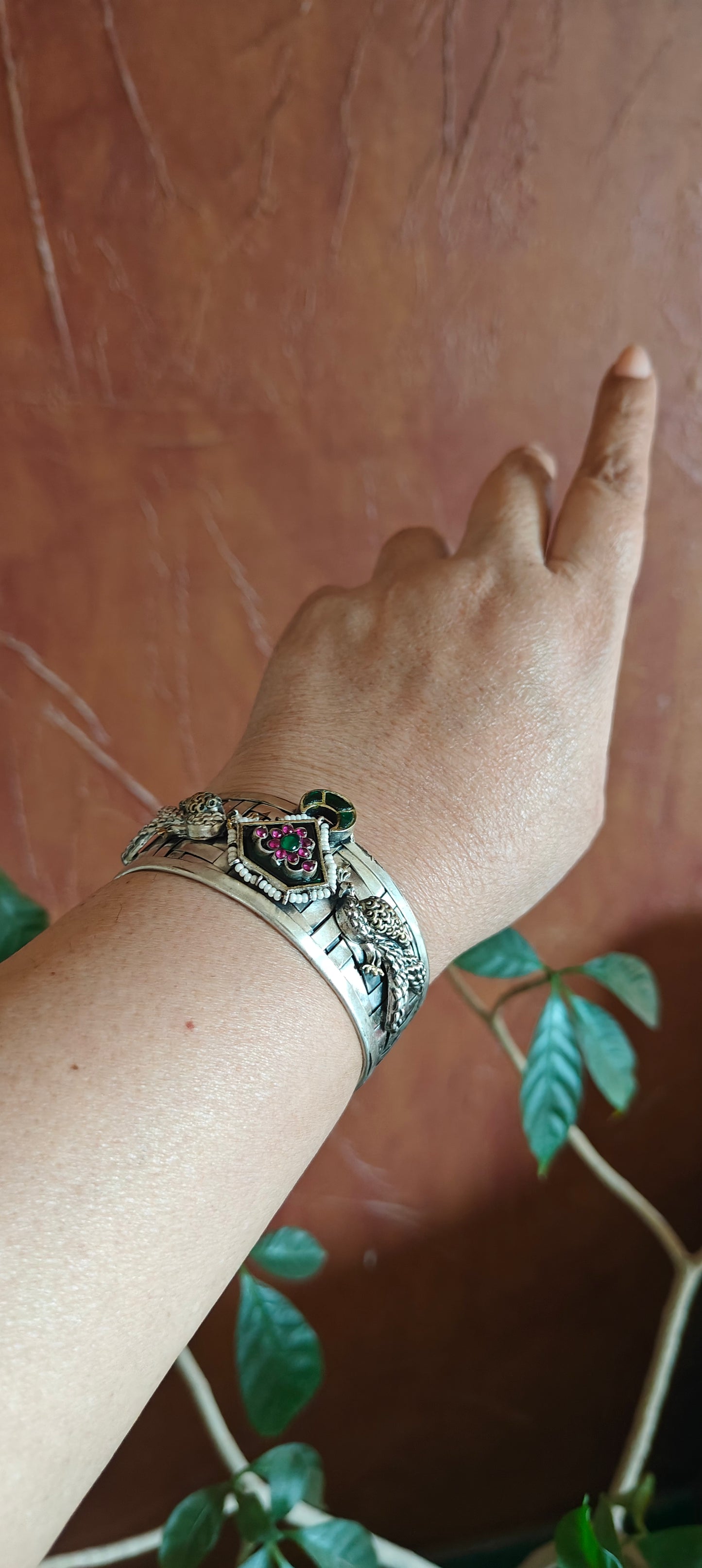 Bala dual tone kara with criss - cross pattern with stone with work
