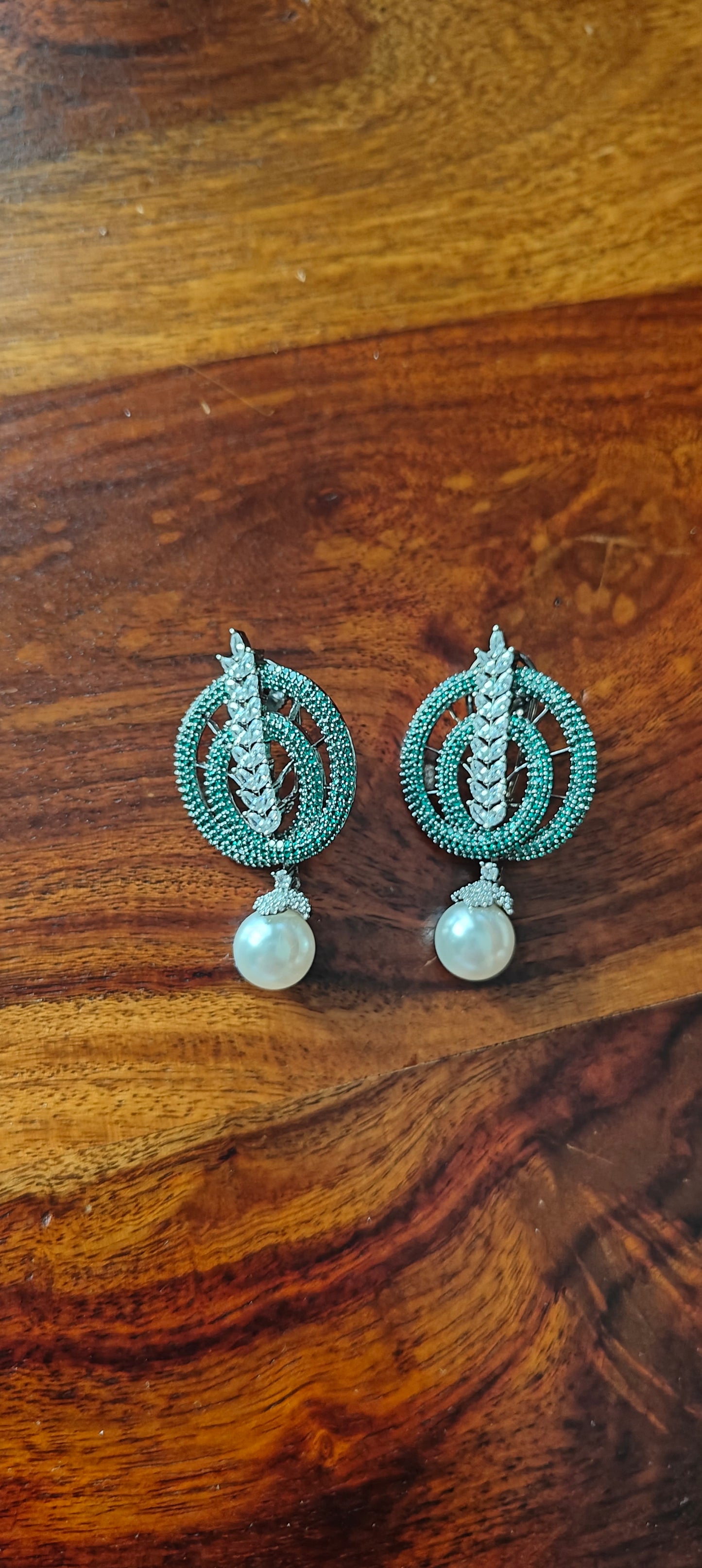 Avanti earrings with pearl hangings and nano stones
