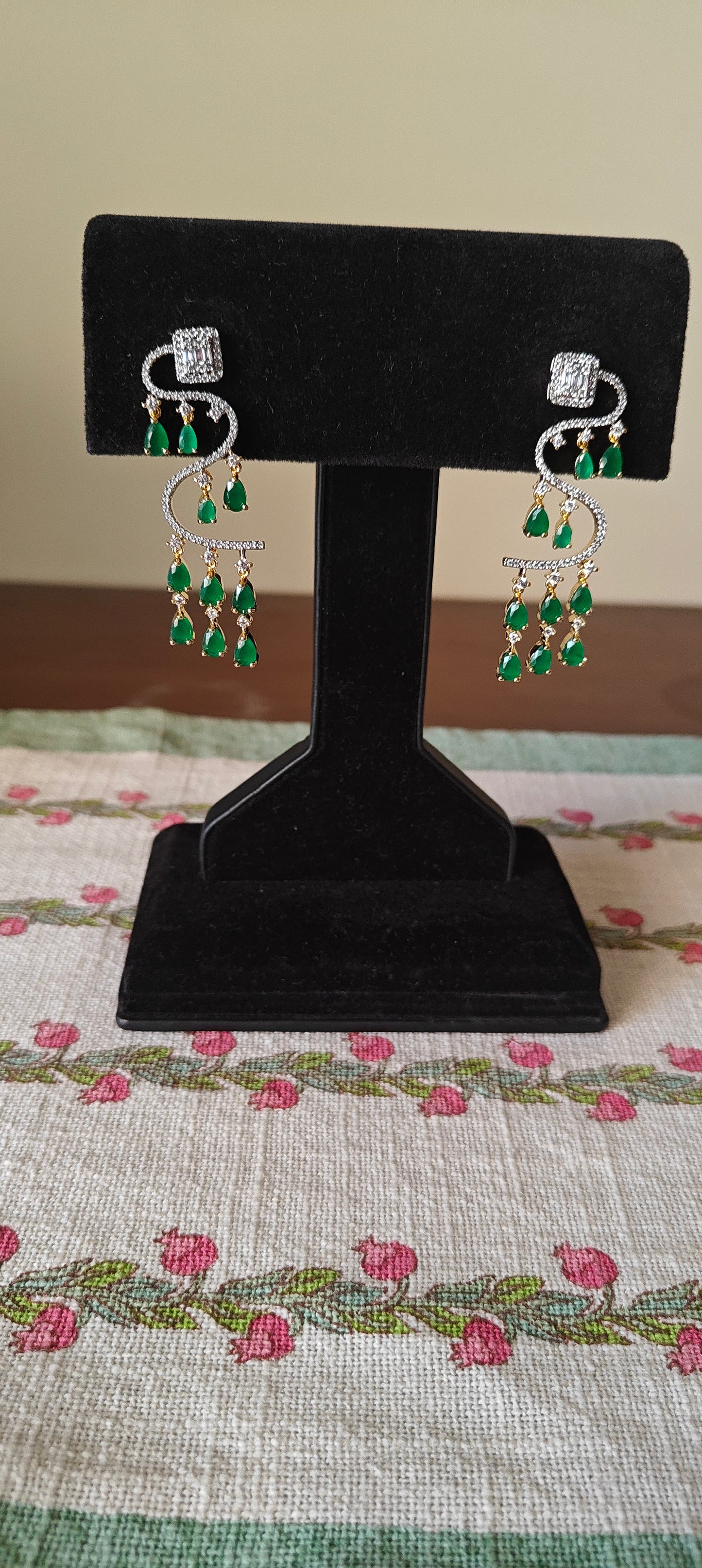 Zigzag earrings with sapphire/ emerald green stone hangings
