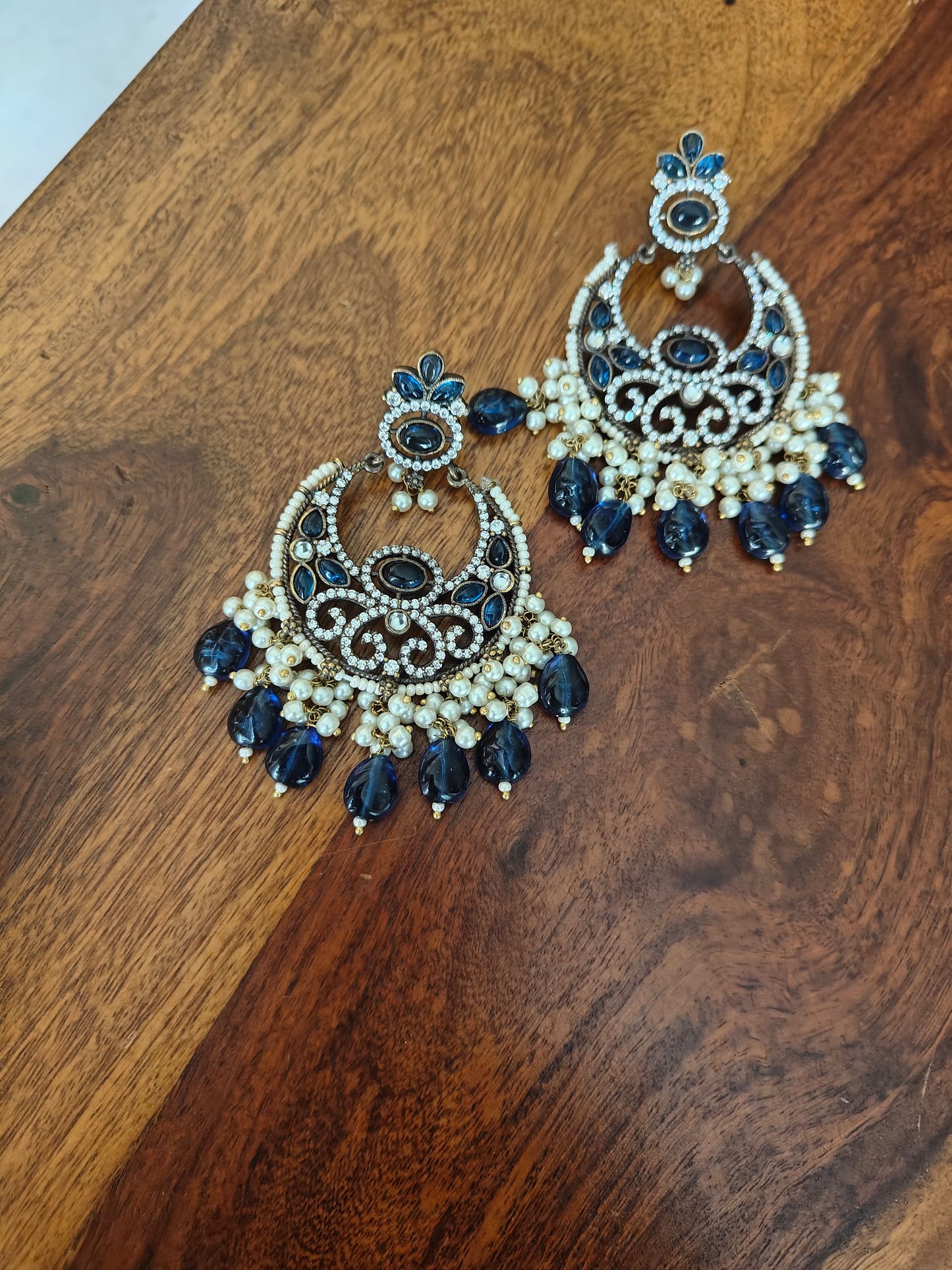 Moon style earrings with coloured stone hangings