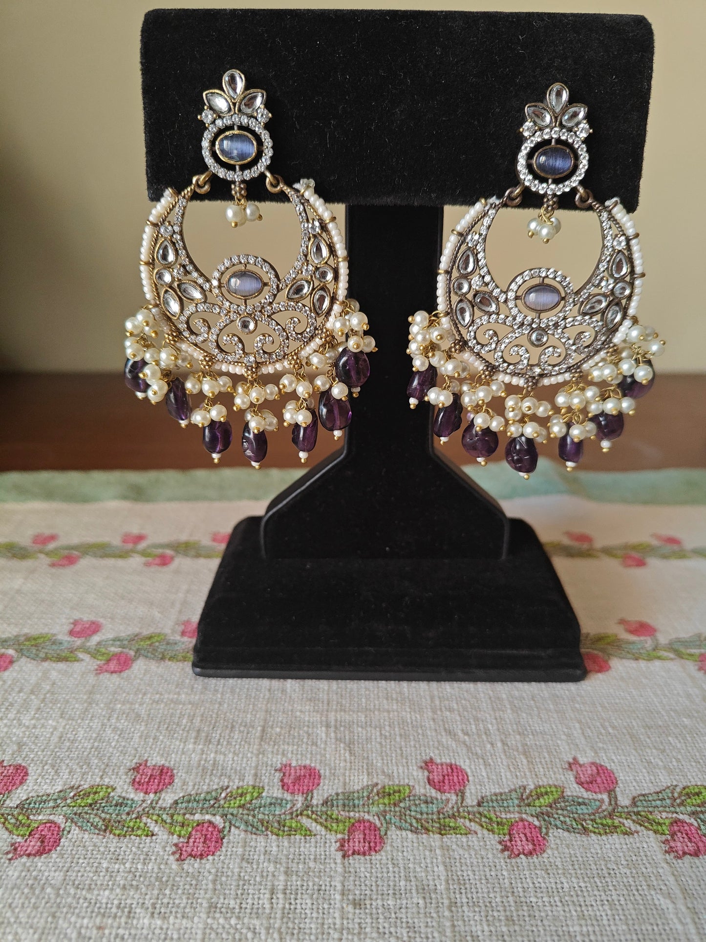 Moon style earrings with coloured stone hangings