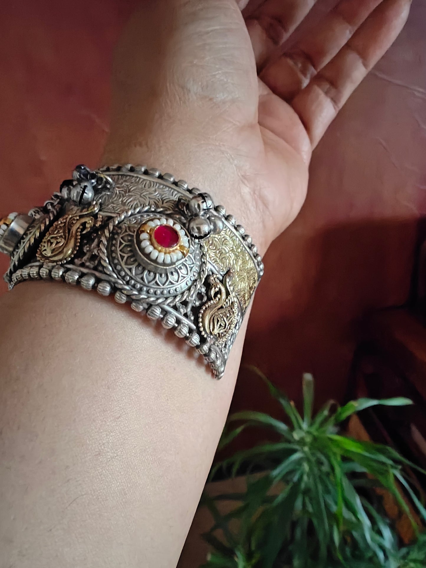 Dual tone karas with peacocks alternating with pearl and stone work