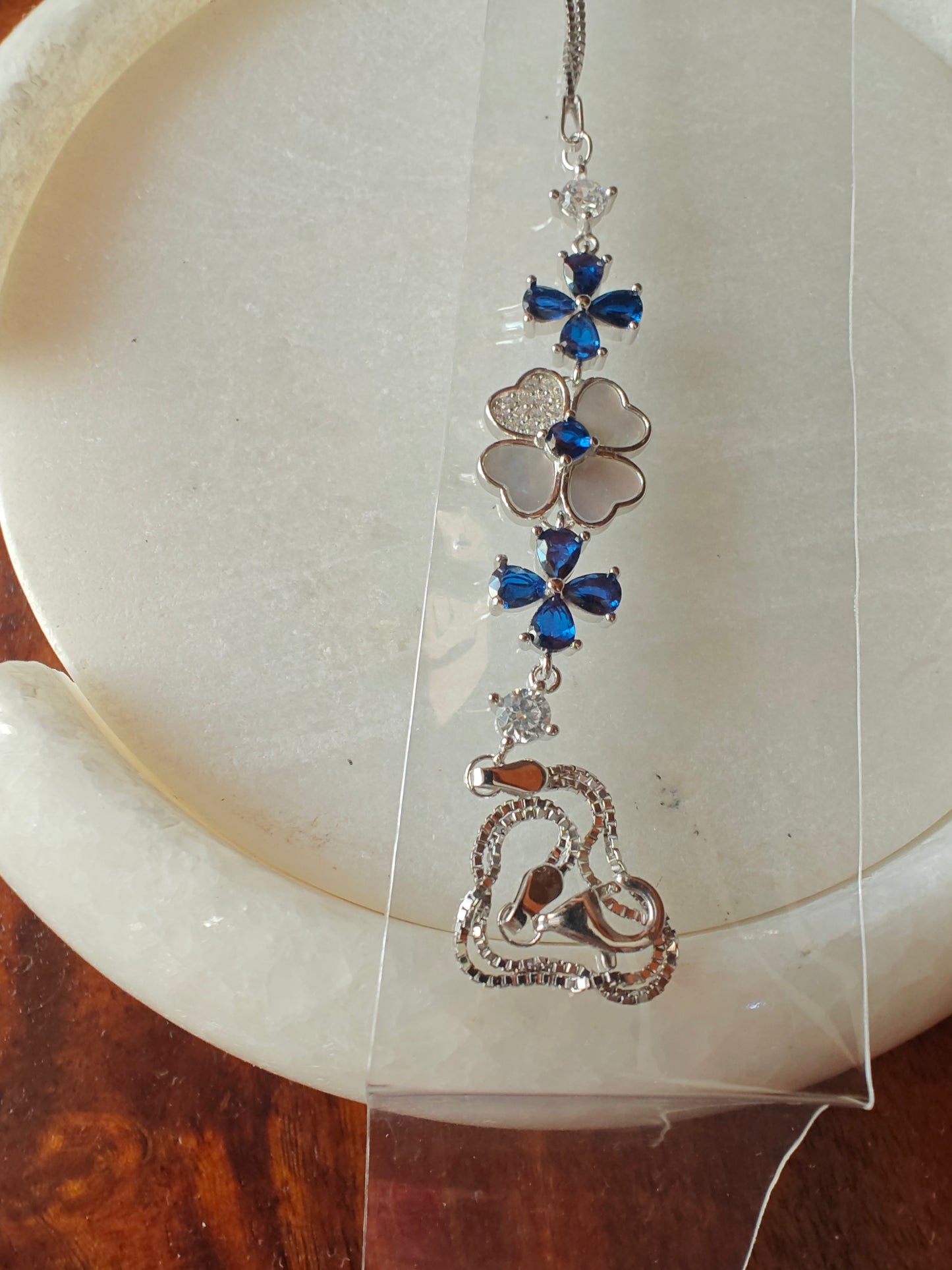 Silver delicate bracelet with stones and mother of pearl