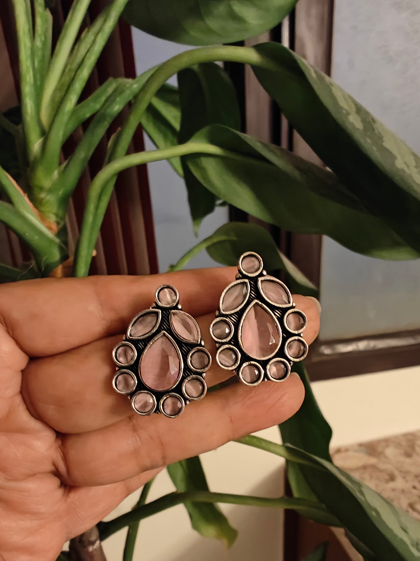 Studs(earrings) with coloured stone