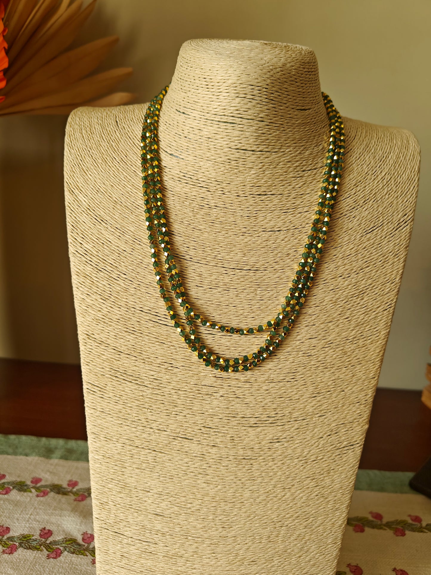 Najma necklace with beads