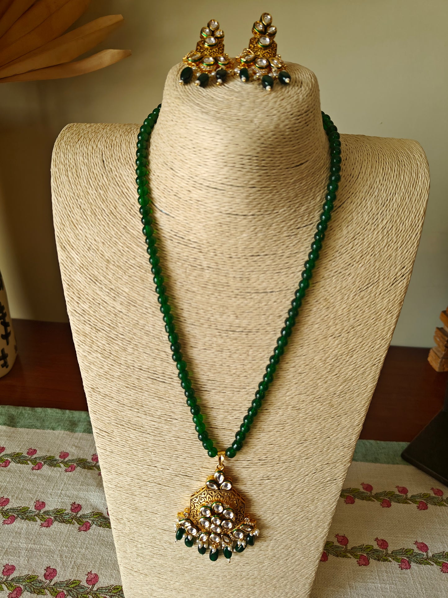 Abhati set with kundan piece with meenakari on stone string