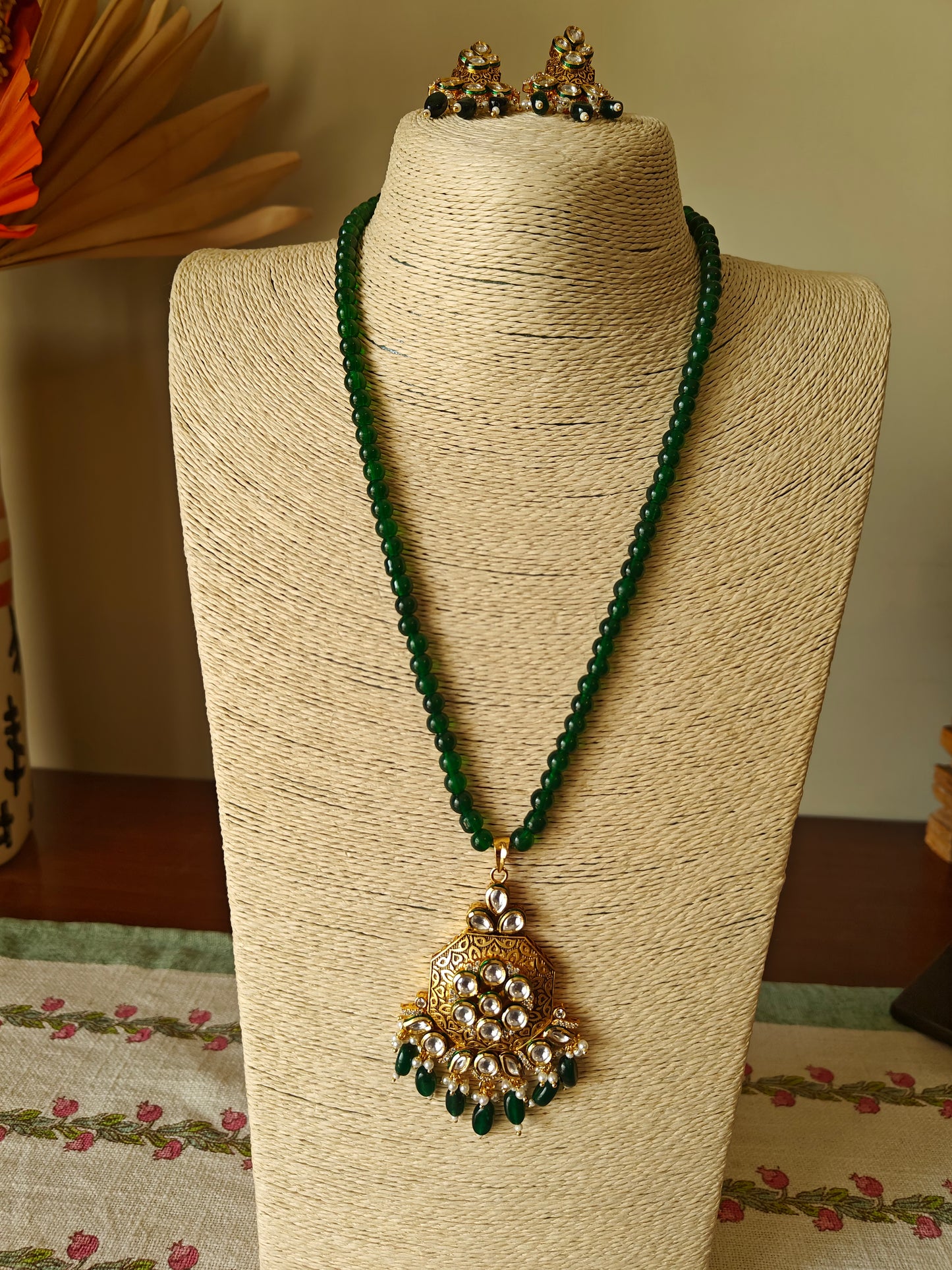 Abhati set with kundan piece with meenakari on stone string