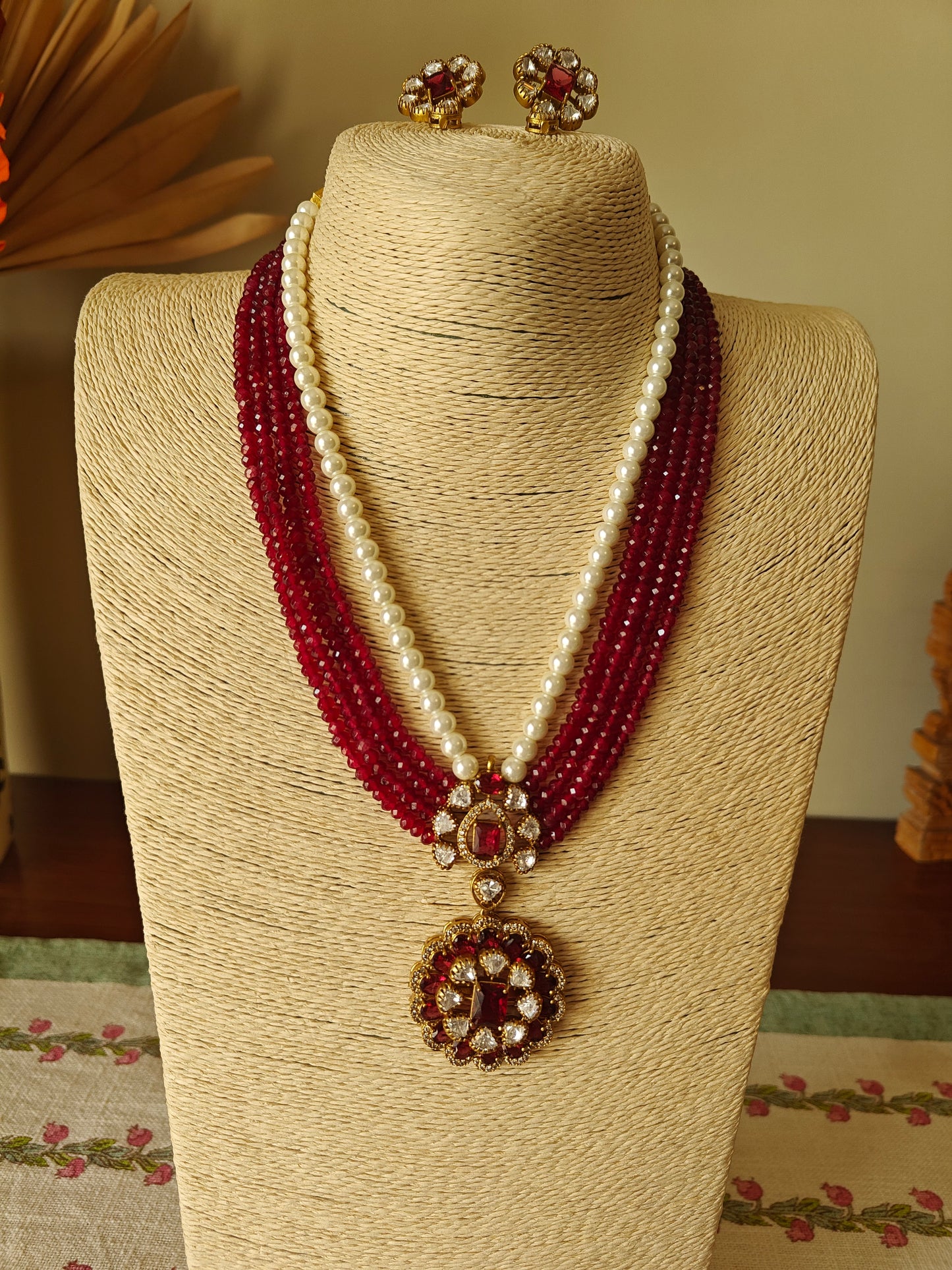Naseen set with pearls and stone strings