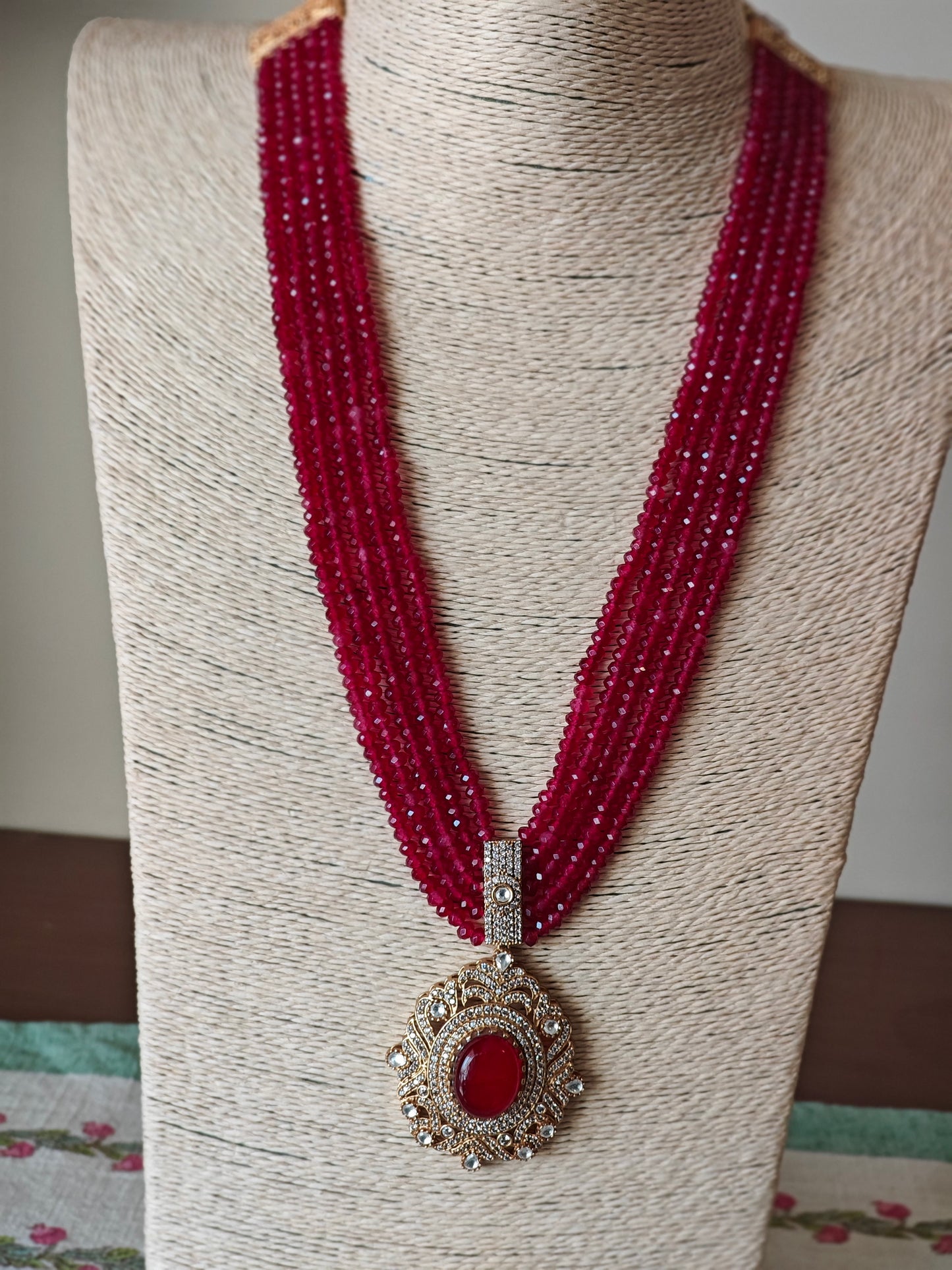 Omala set with five stone strings and a victorian design pendant