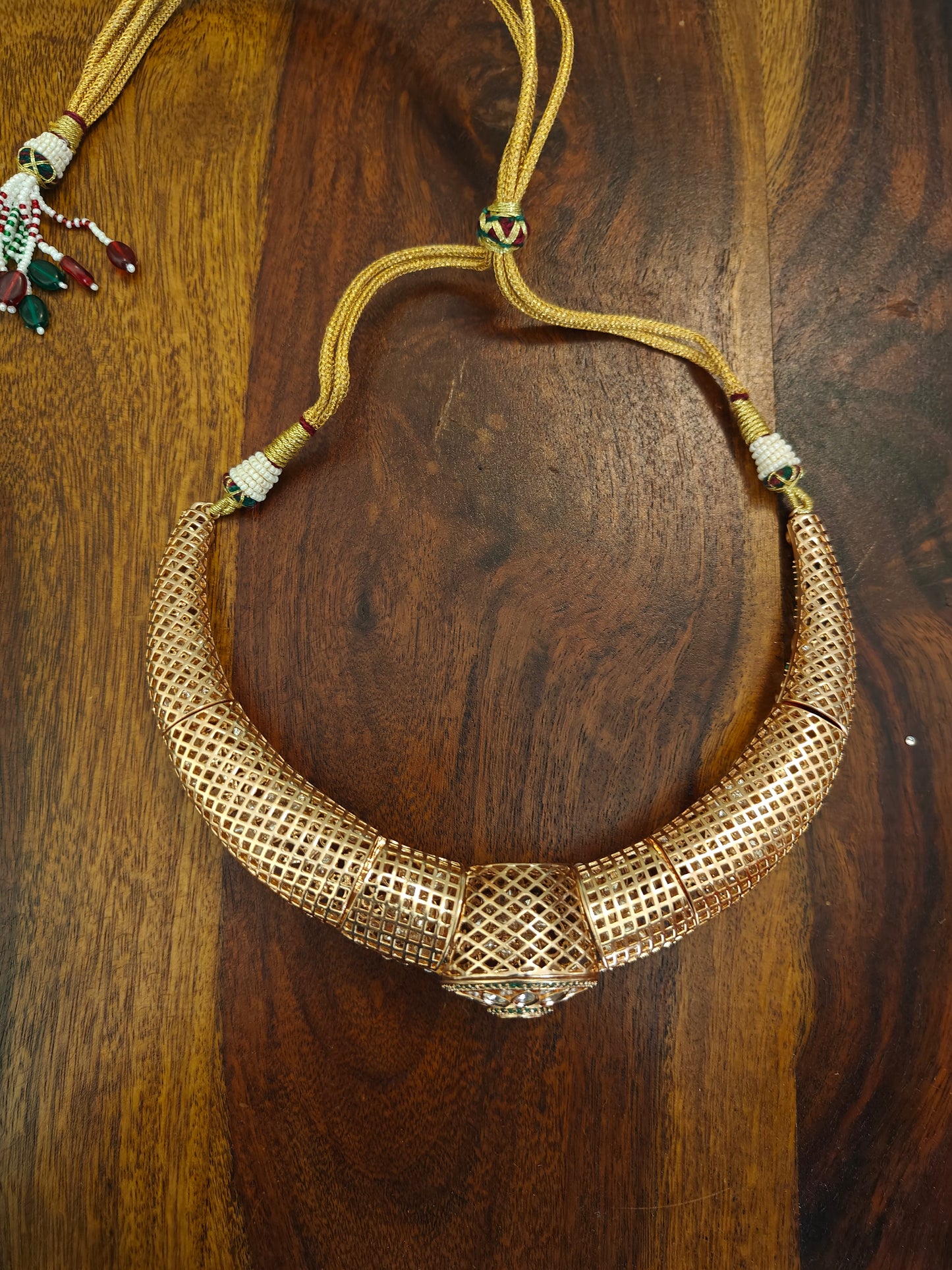 Gandhari hasli set with moissanite flowers