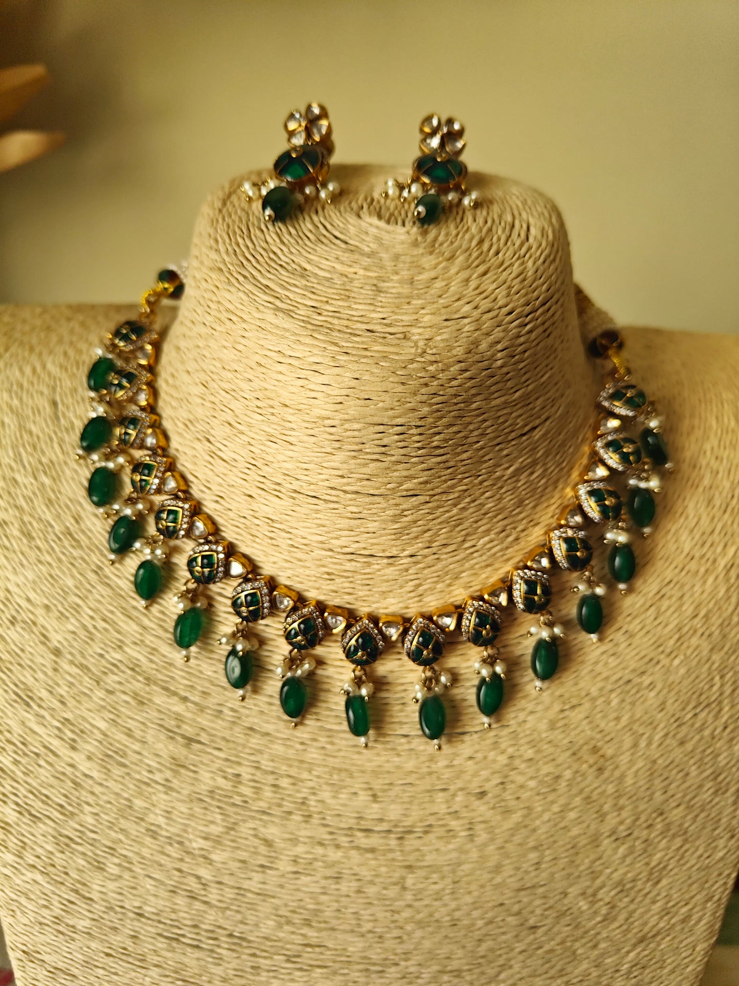 Aashki set with stone and kundan