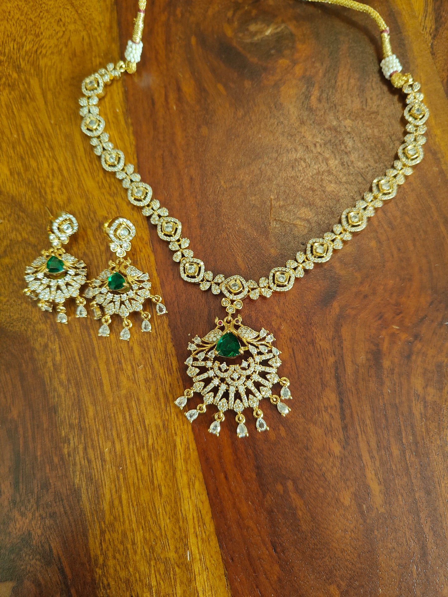 Lavali interchangeable stone set