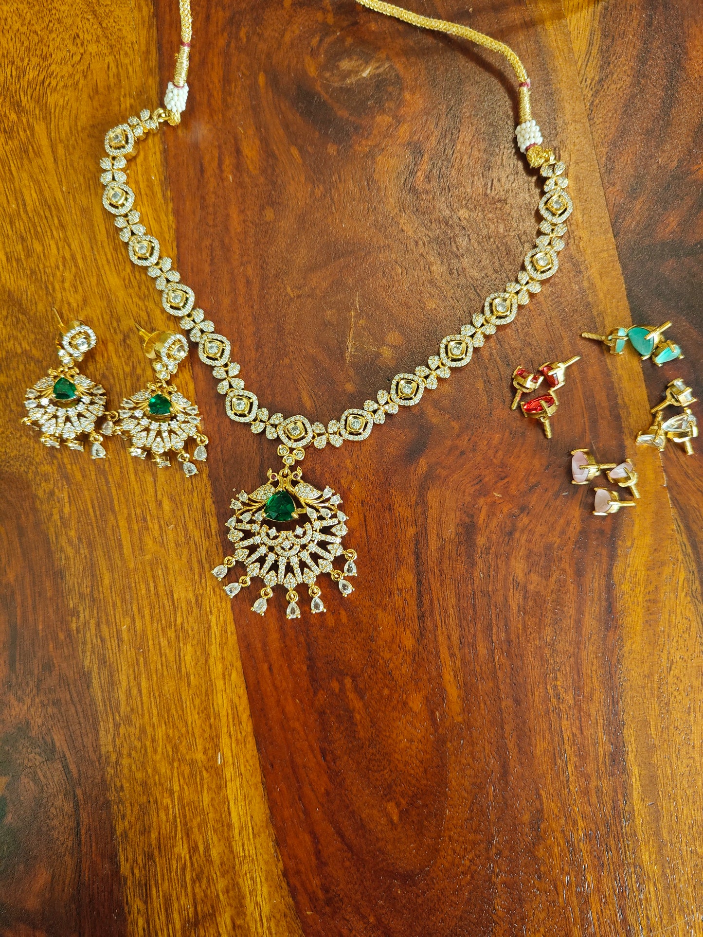 Lavali interchangeable stone set