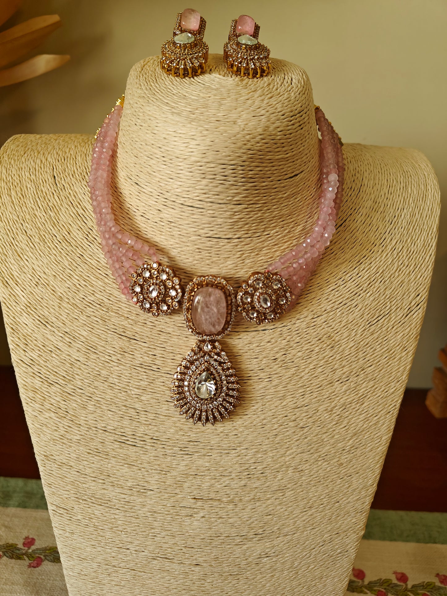 Padmal five strings choker set with central piece with stone and moissanite