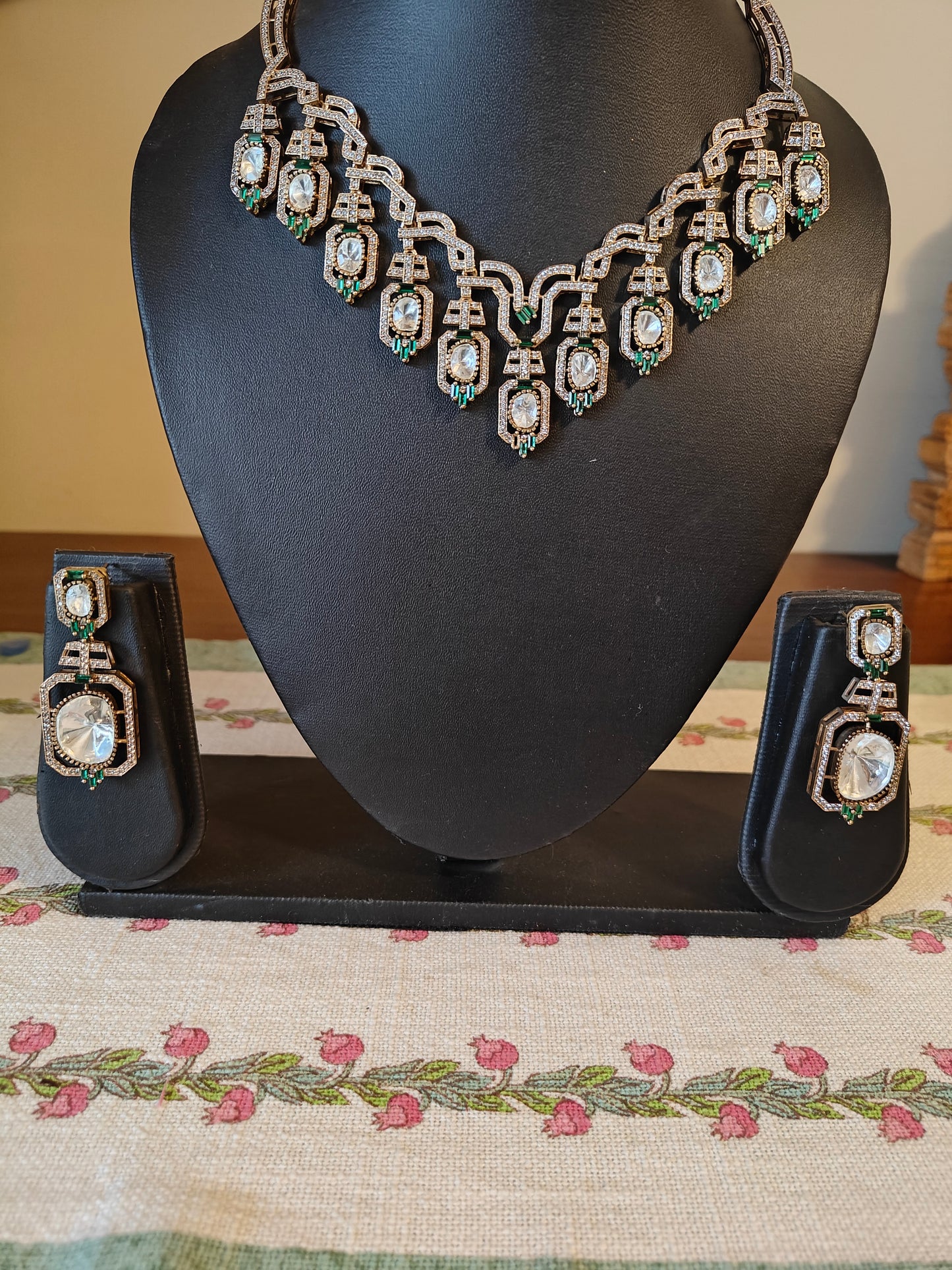Geena set with moissanite and emerald green stone