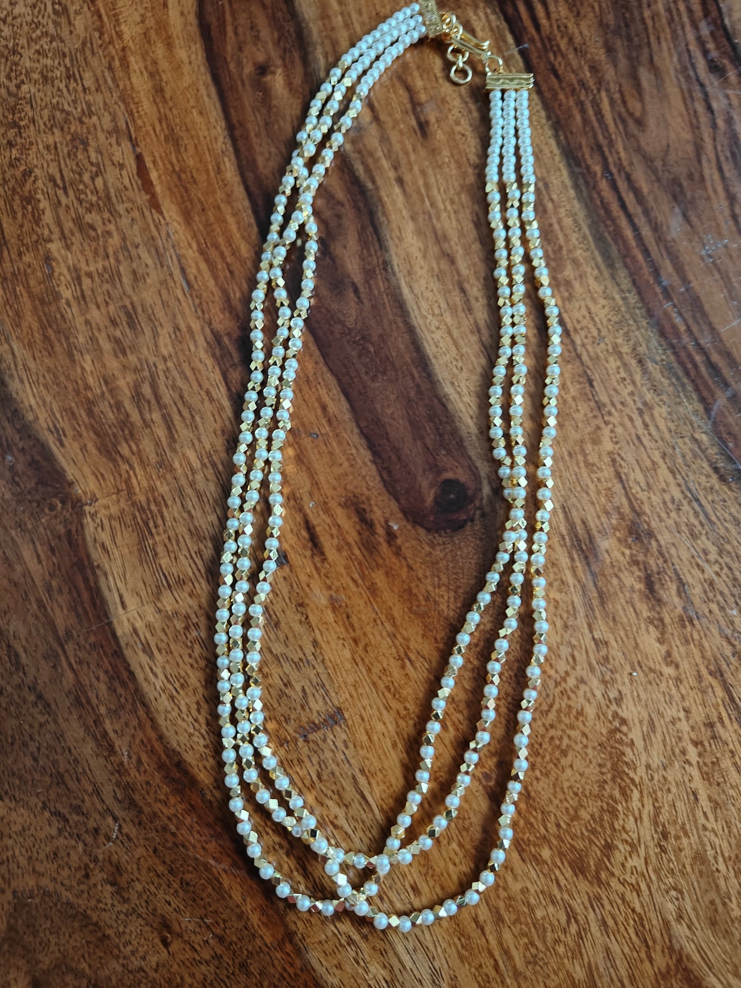 Najma necklace with beads