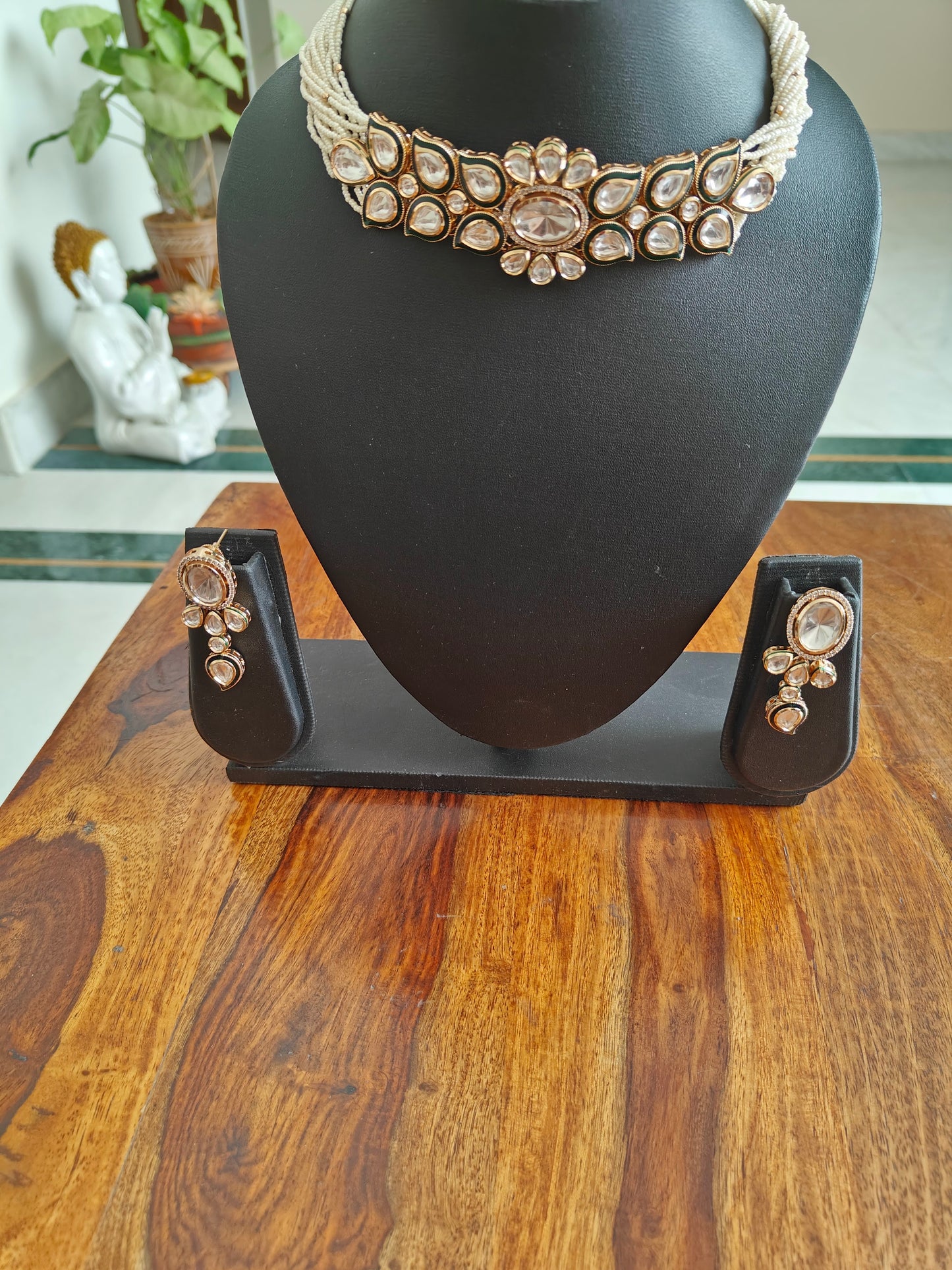 Lona set with kundan on poth pearl strings