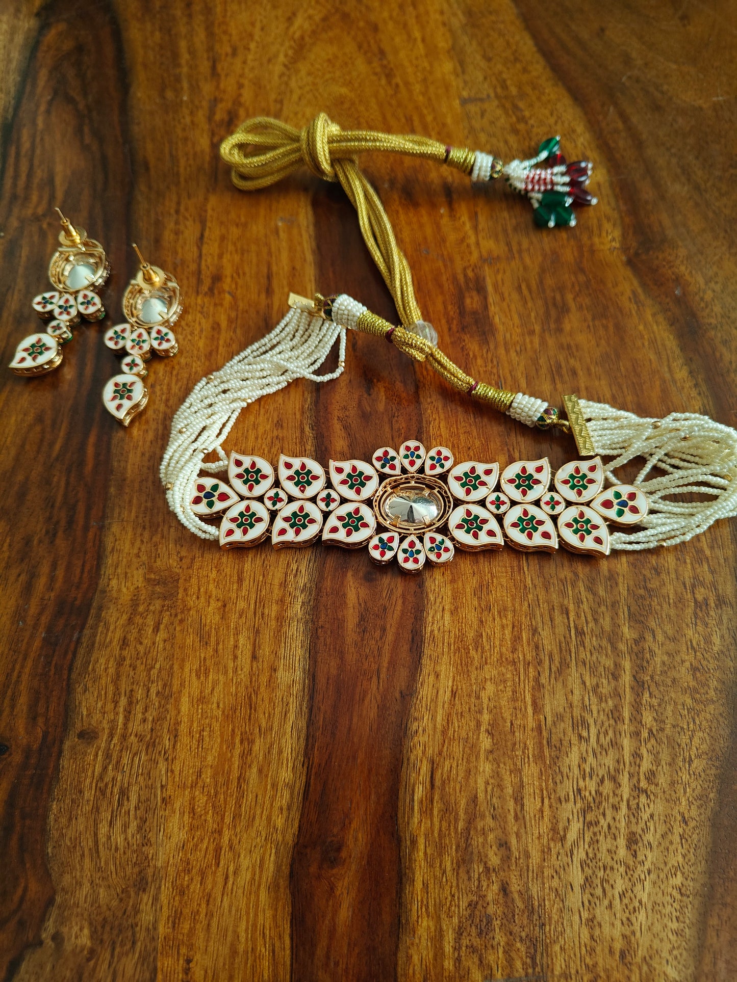 Lona set with kundan on poth pearl strings