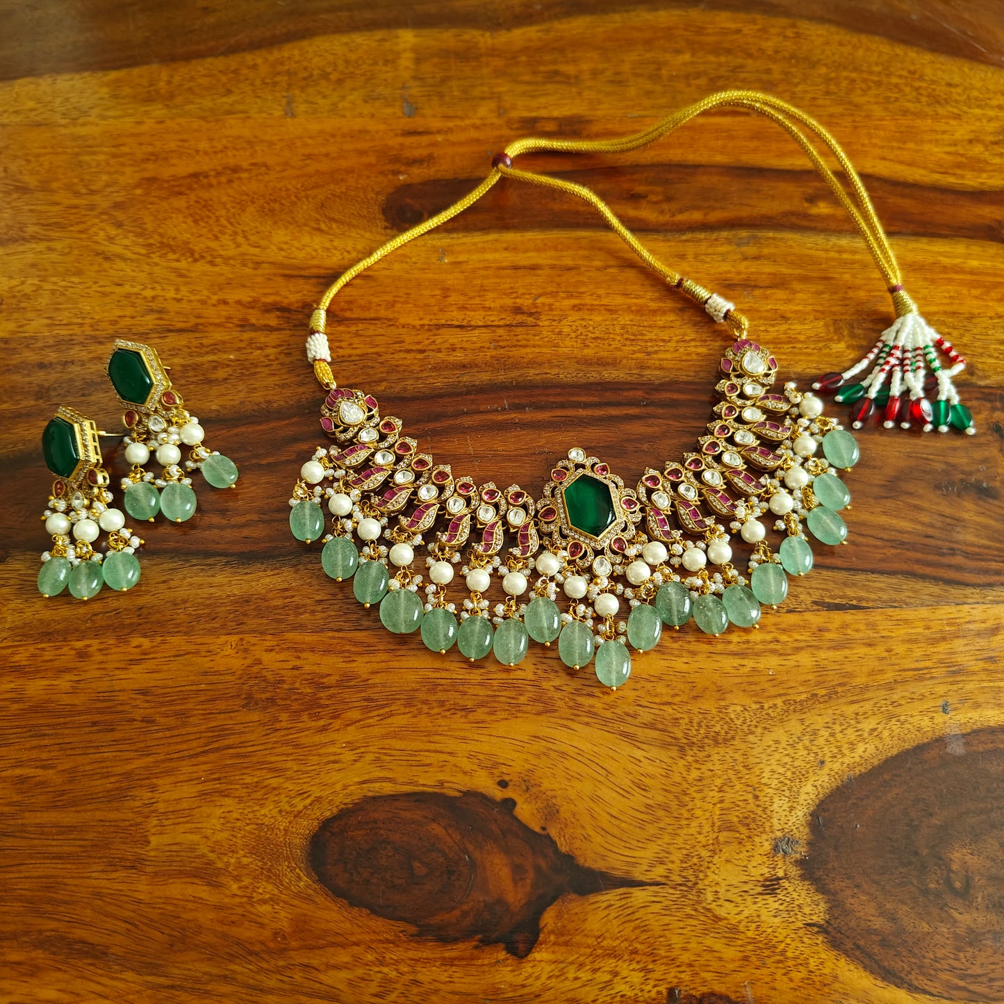 Lalita choker set with birds motif