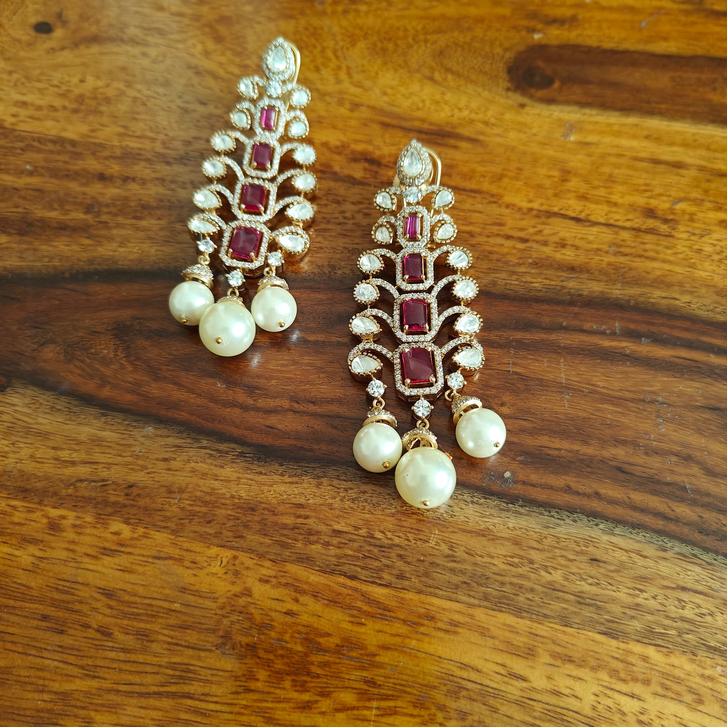 Long earrings with ruby and pearls