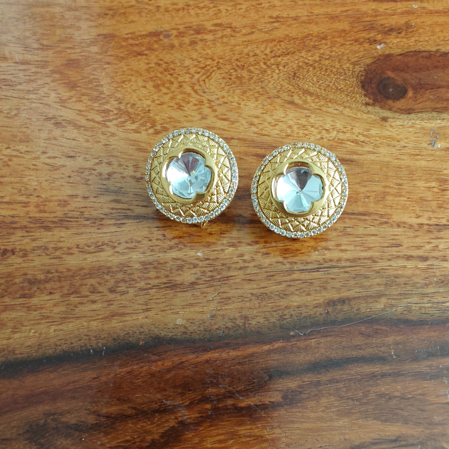 Moissanite studs with gold carving