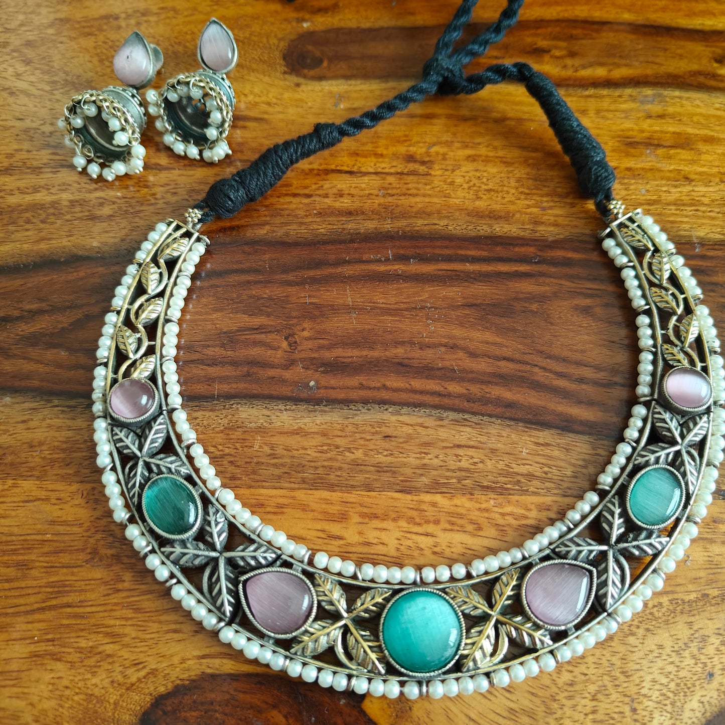 Dual tone set with stones and pearl edging