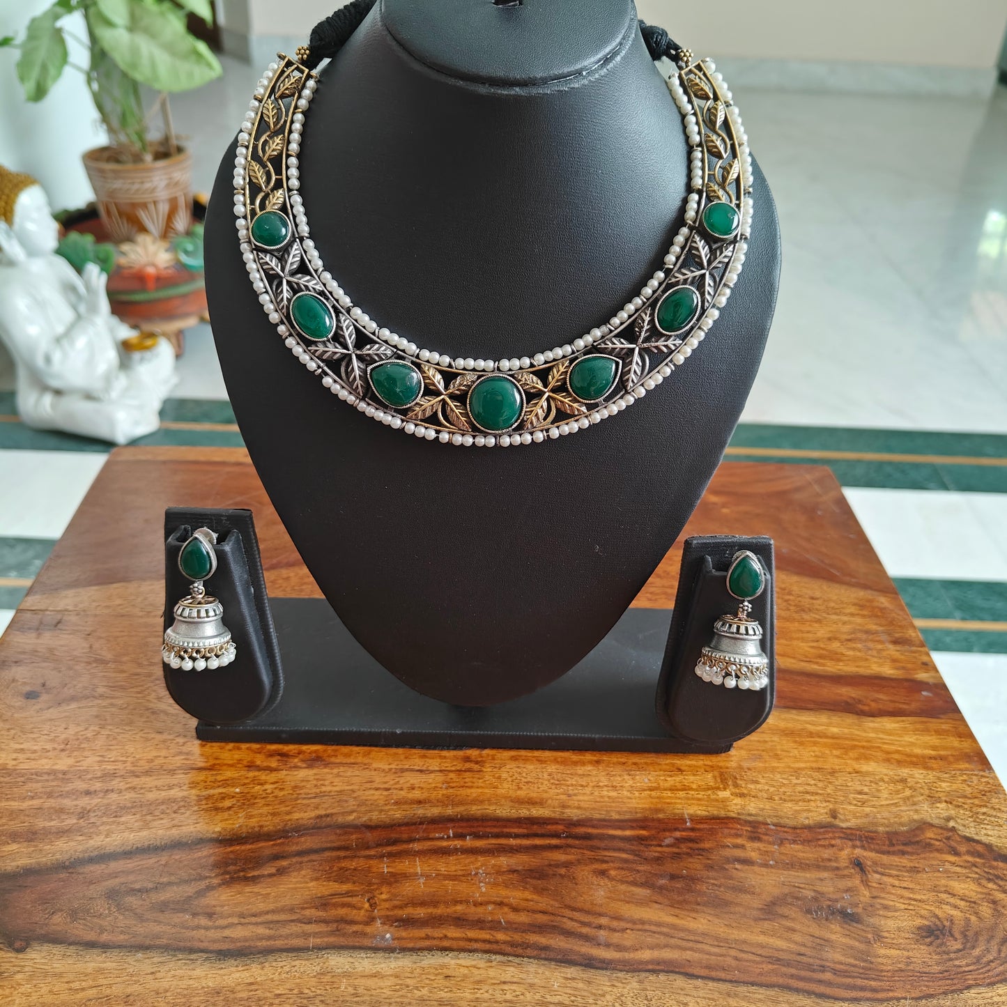 Dual tone set with stones and pearl edging