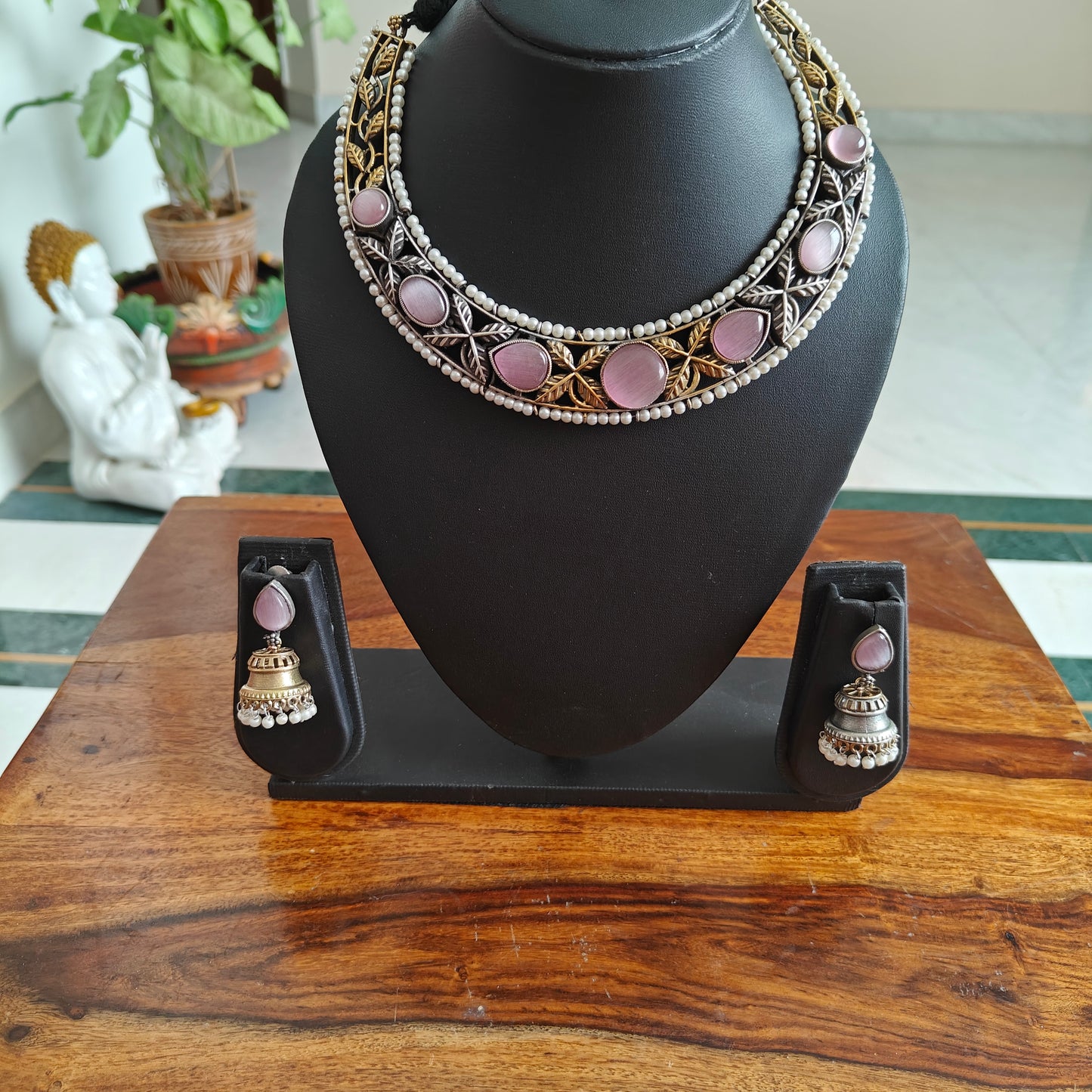 Dual tone set with stones and pearl edging