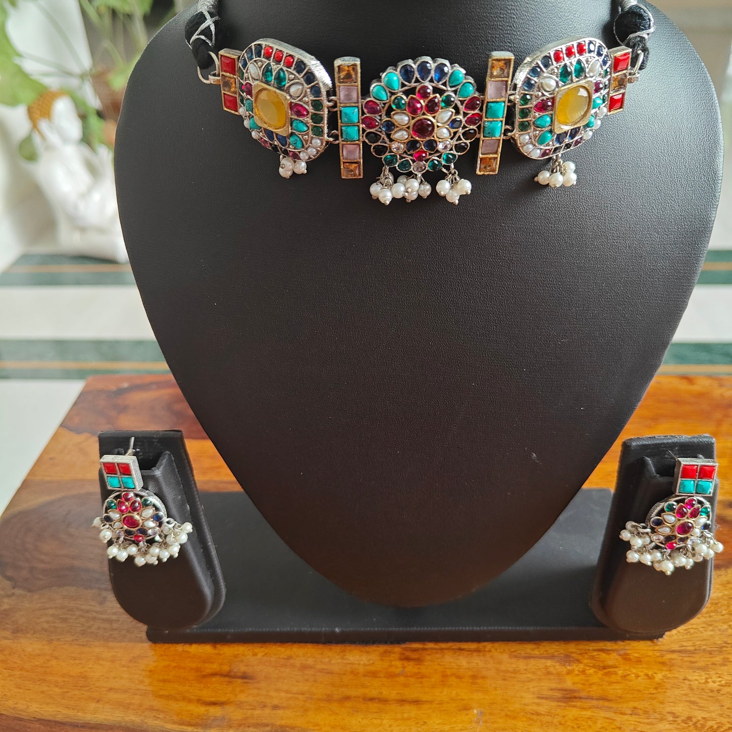 Double tone choker set with colored stones