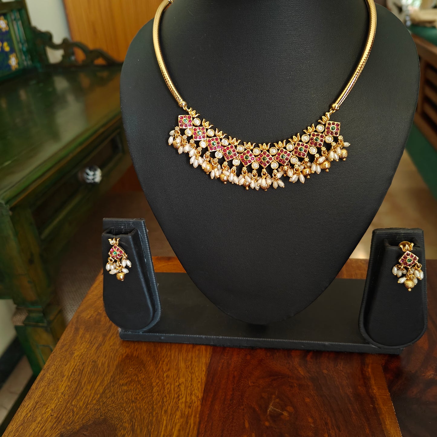 Kajri set with red kemp stones and pearls